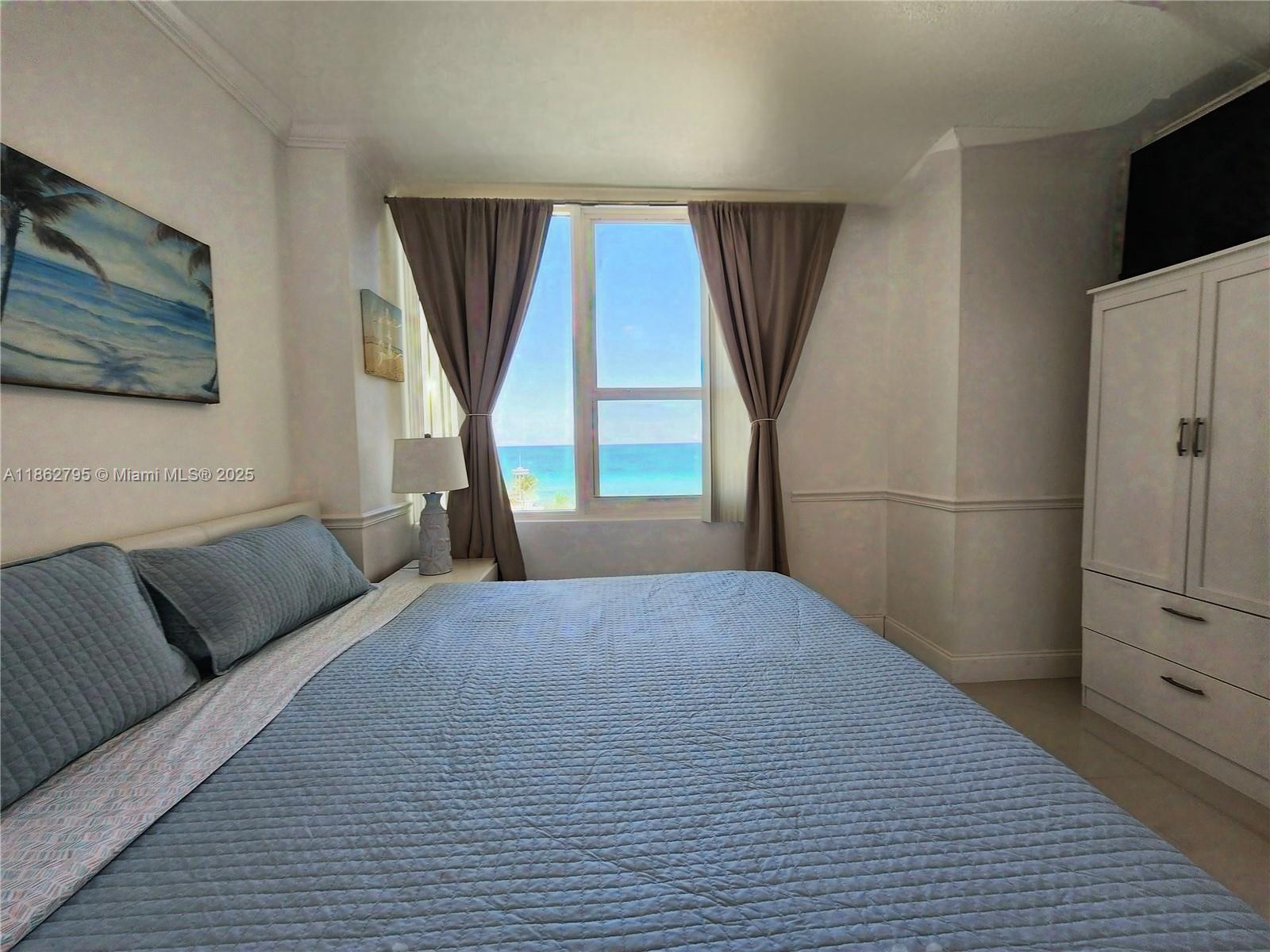 Photo of 3505 Ocean Dr  #707, Hollywood, Florida, 33019 - 