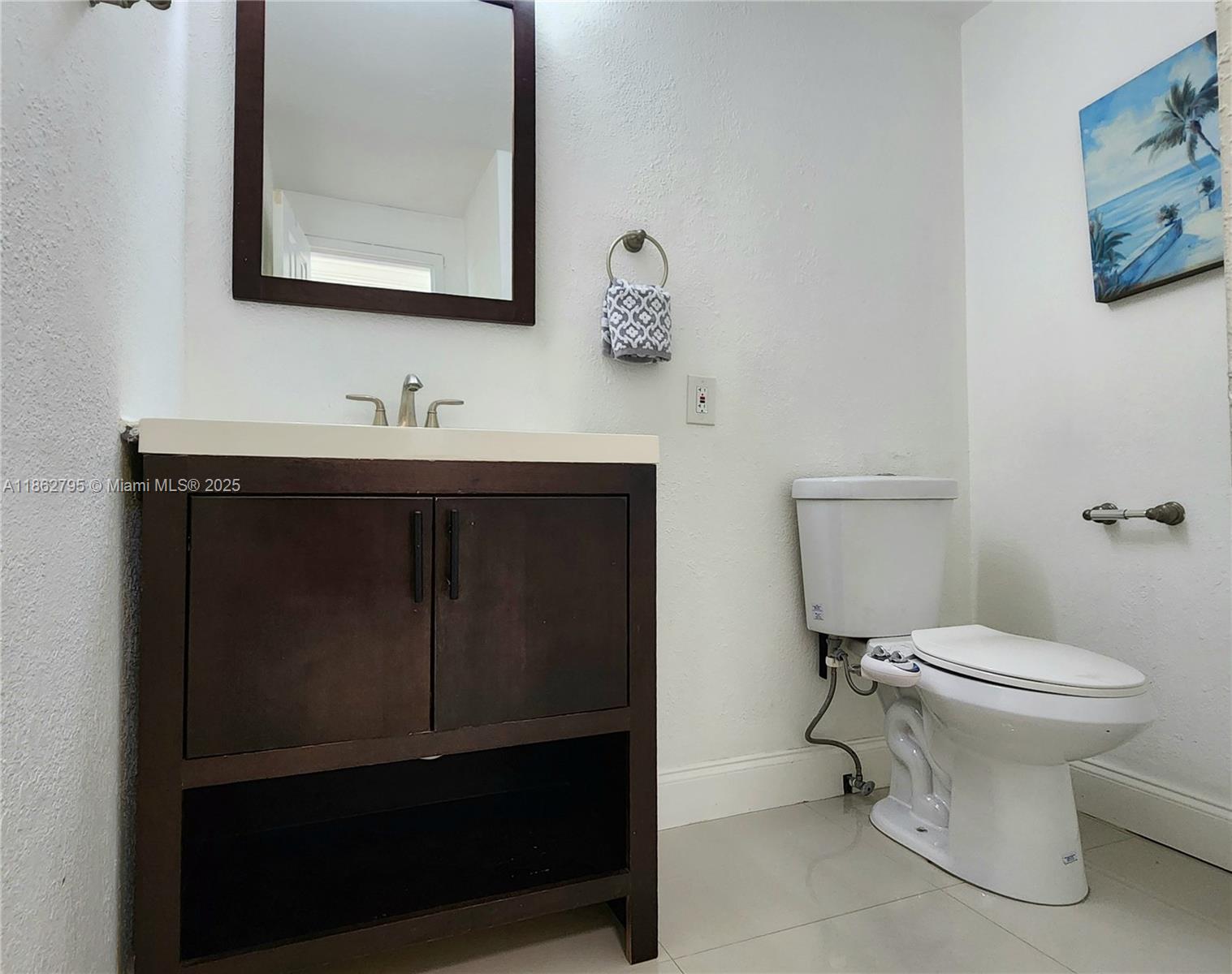 Photo of 3505 Ocean Dr  #707, Hollywood, Florida, 33019 - Half Bathroom