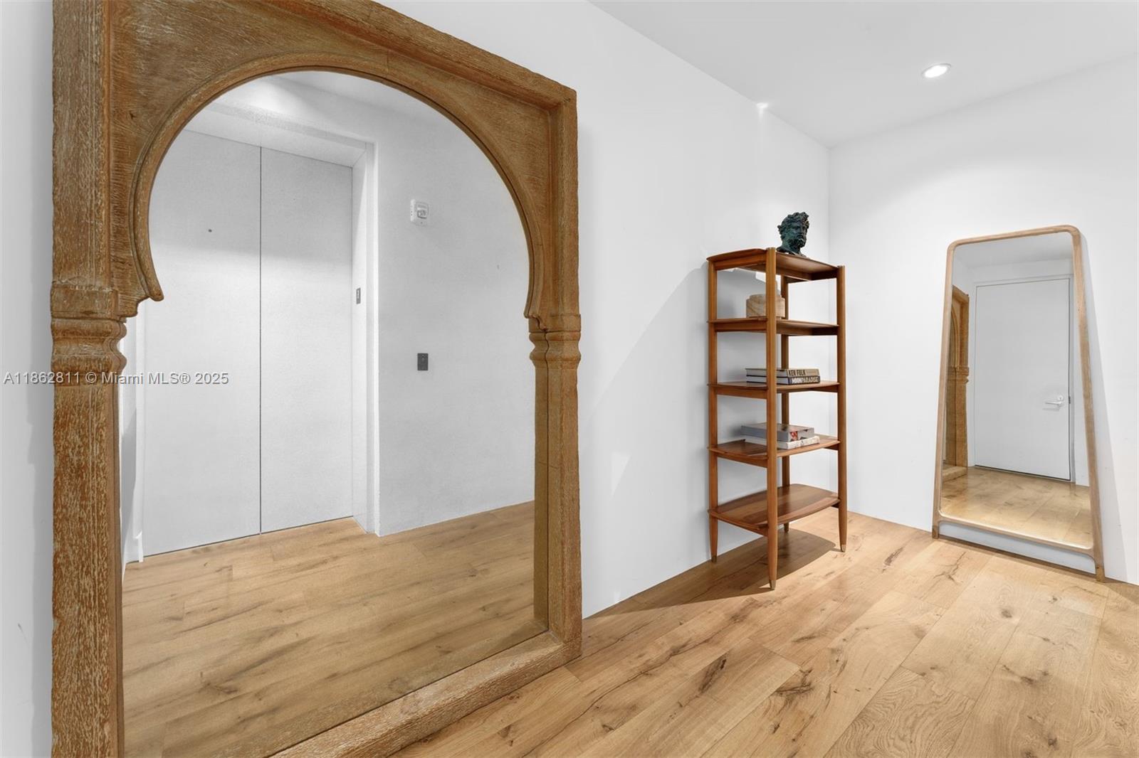 See details 606 2 / 3 1602 sq. ft. $ 2025-08-21 0 Photo