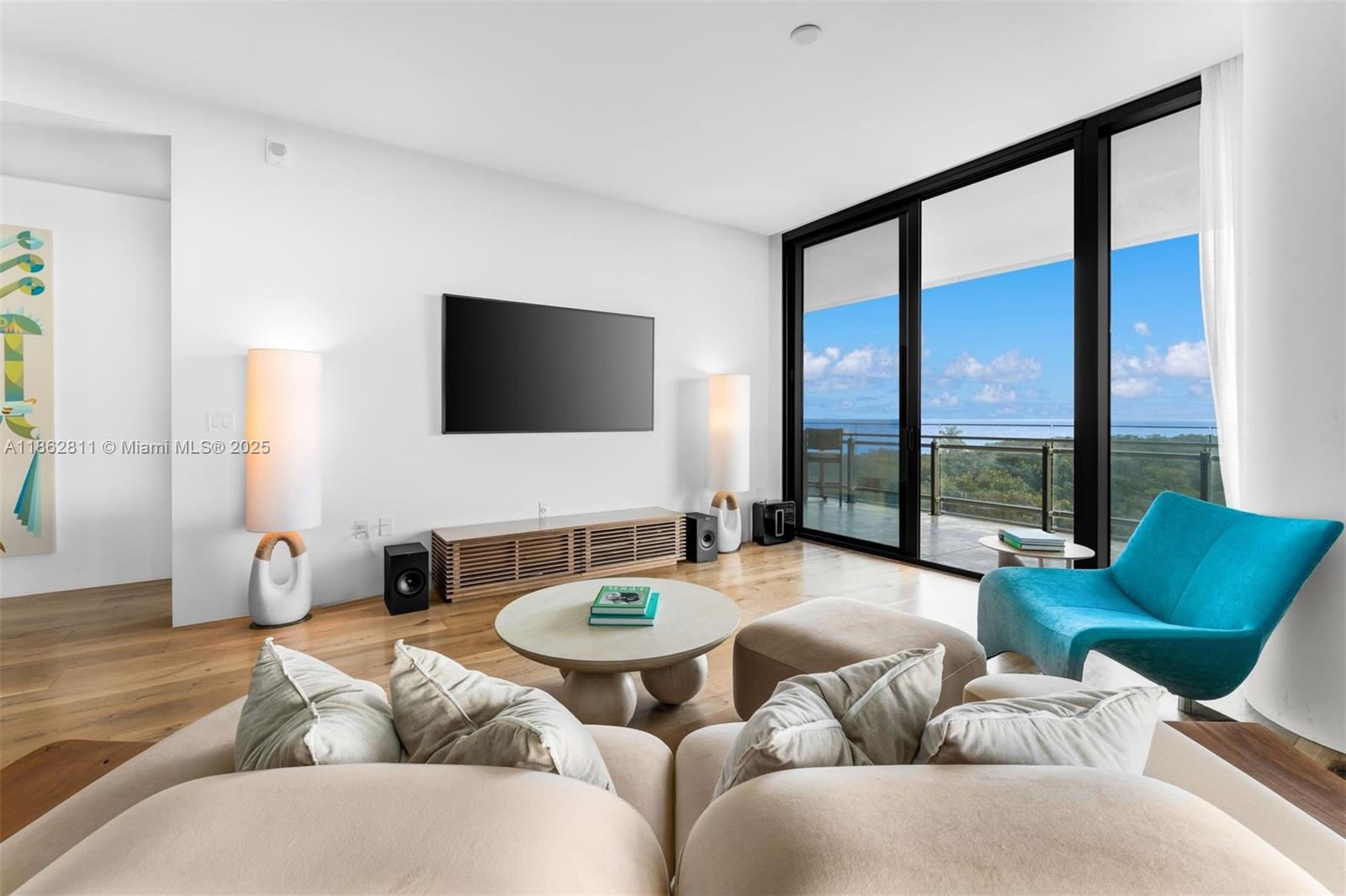 See details 606 2 / 3 1602 sq. ft. $ 2025-08-21 0 Photo