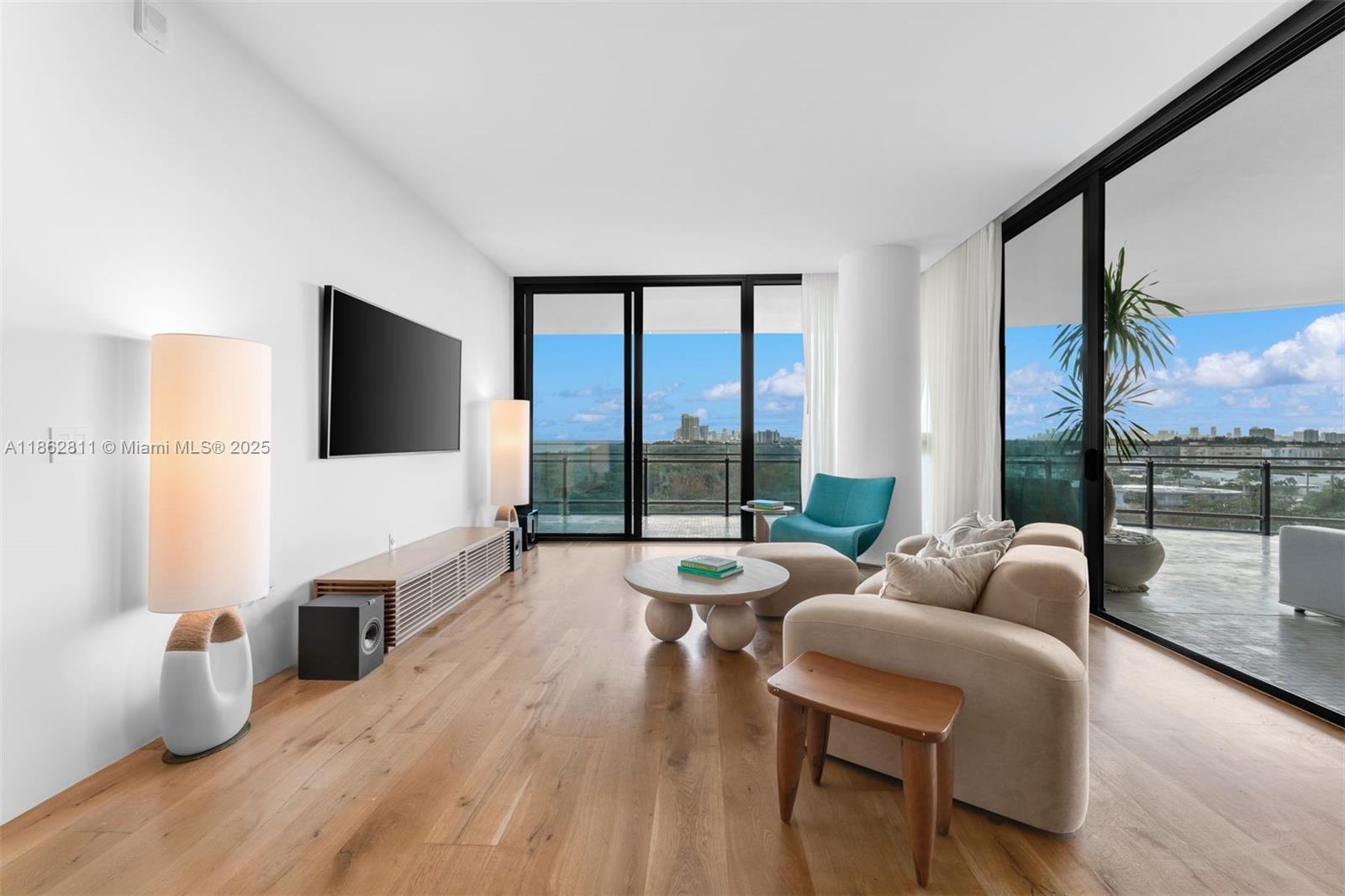 See details 606 2 / 3 1602 sq. ft. $ 2025-08-21 0 Photo