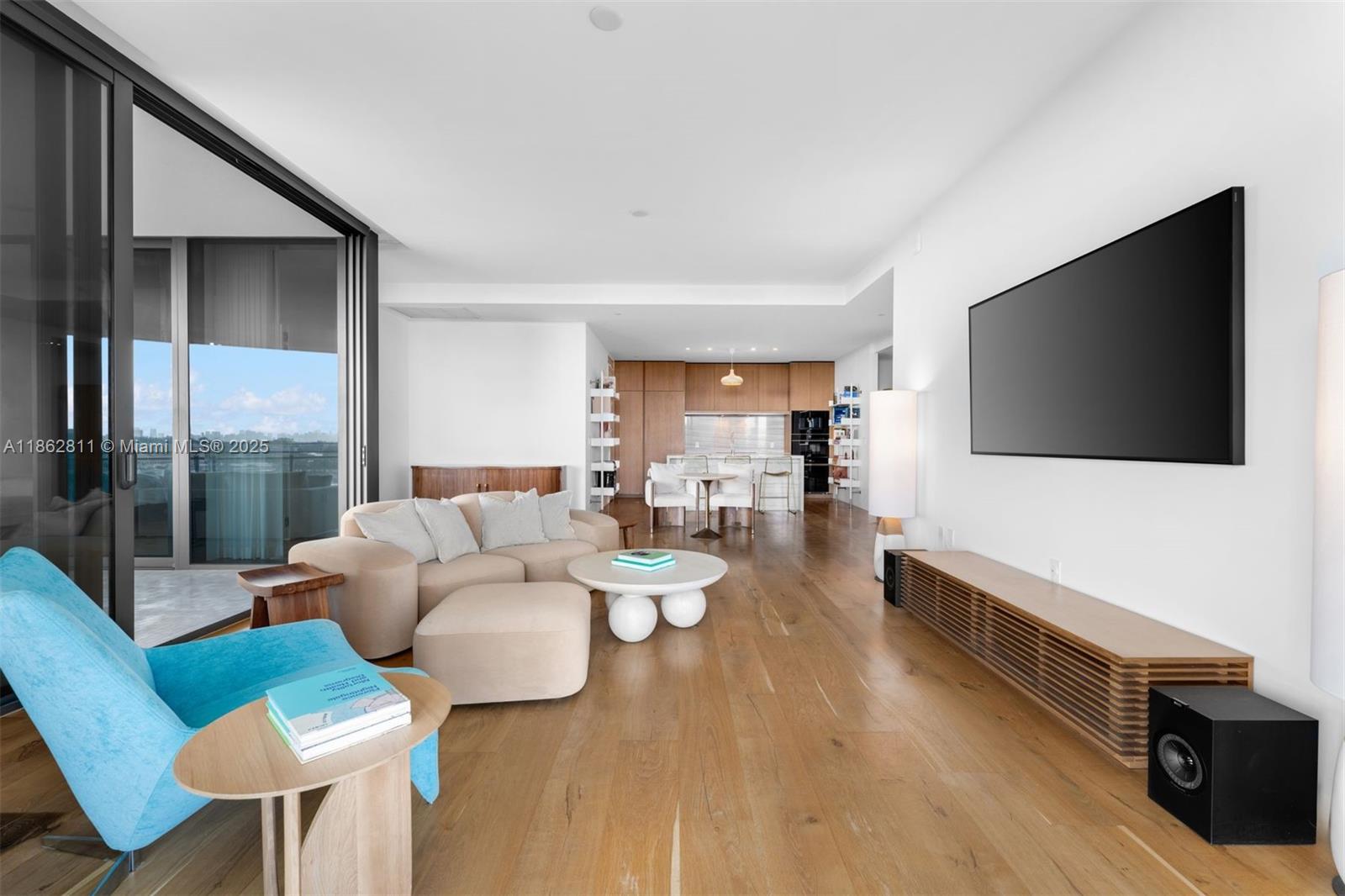 See details 606 2 / 3 1602 sq. ft. $ 2025-08-21 0 Photo