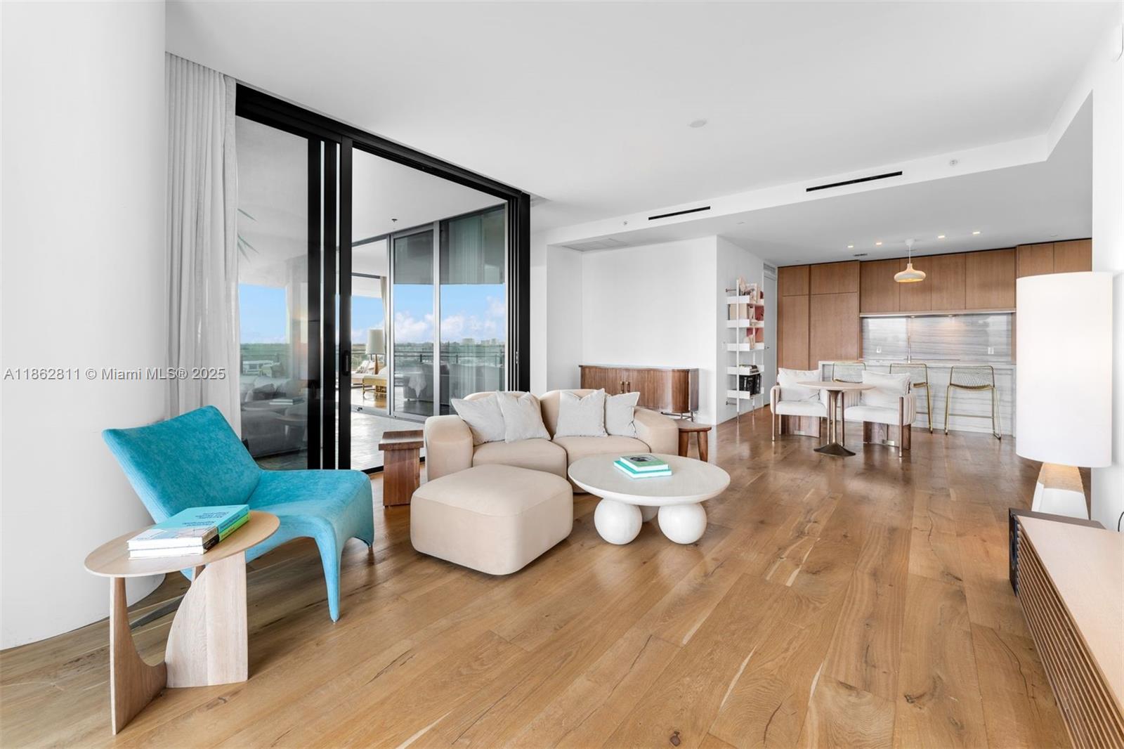 See details 606 2 / 3 1602 sq. ft. $ 2025-08-21 0 Photo