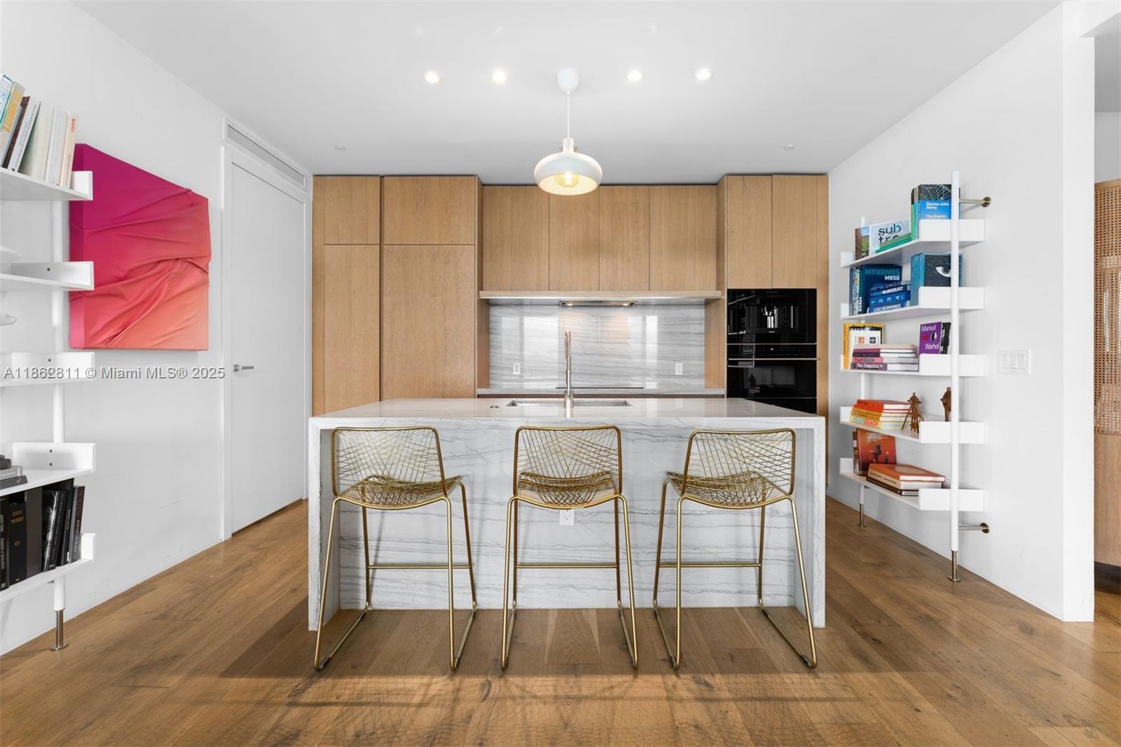 See details 606 2 / 3 1602 sq. ft. $ 2025-08-21 0 Photo