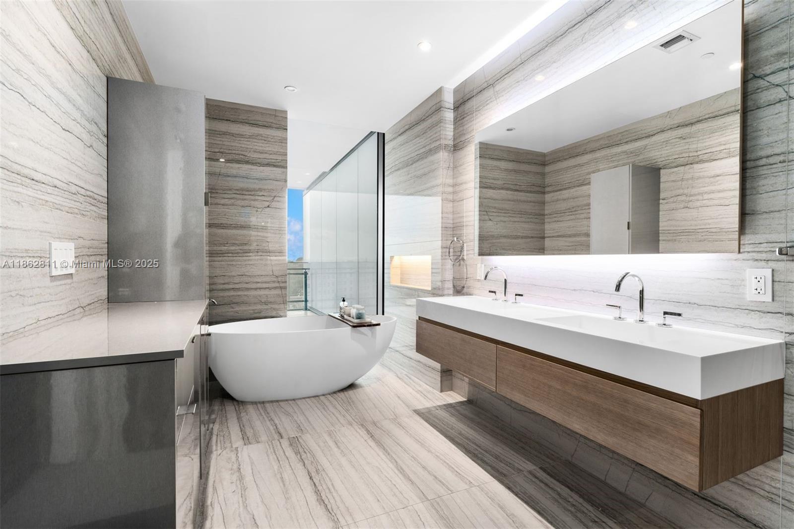 See details 606 2 / 3 1602 sq. ft. $ 2025-08-21 0 Photo