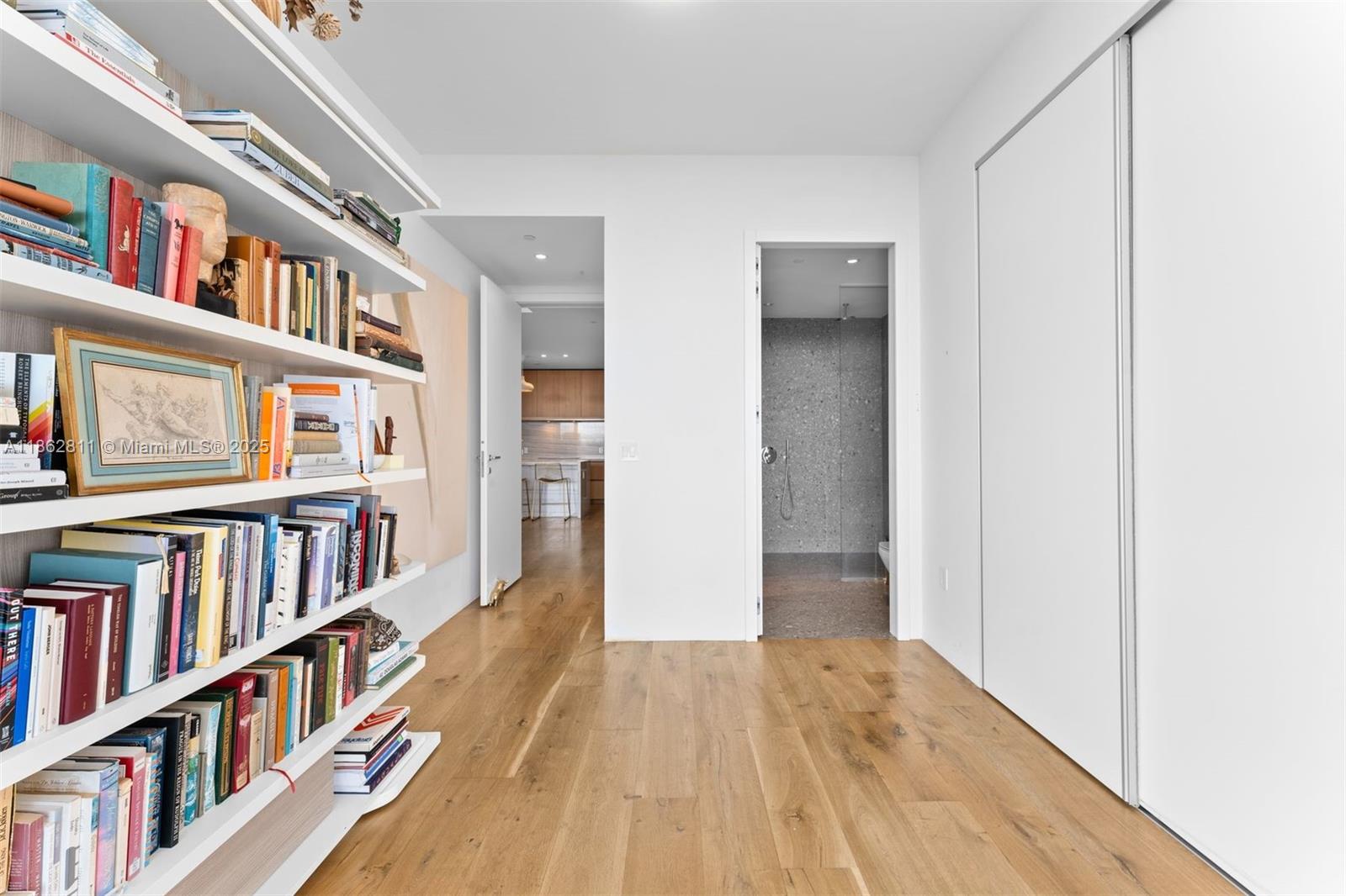 See details 606 2 / 3 1602 sq. ft. $ 2025-08-21 0 Photo