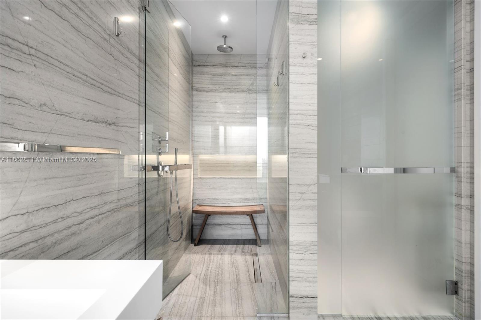 See details 606 2 / 3 1602 sq. ft. $ 2025-08-21 0 Photo