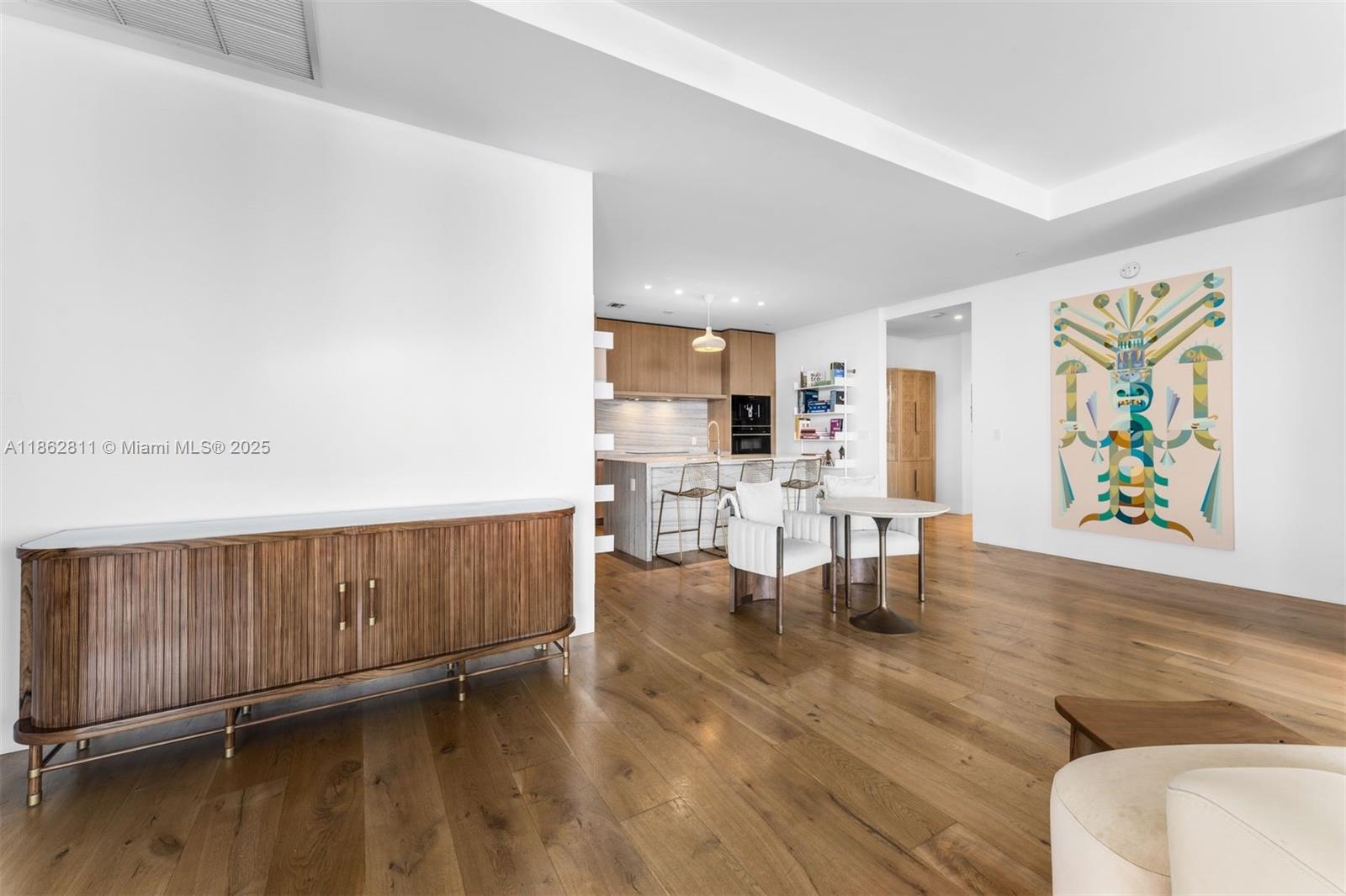 See details 606 2 / 3 1602 sq. ft. $ 2025-08-21 0 Photo