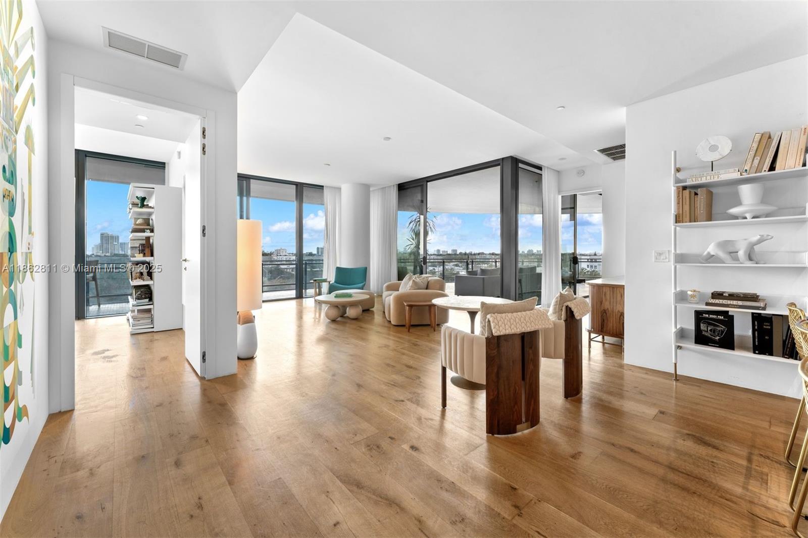 See details 606 2 / 3 1602 sq. ft. $ 2025-08-21 0 Photo