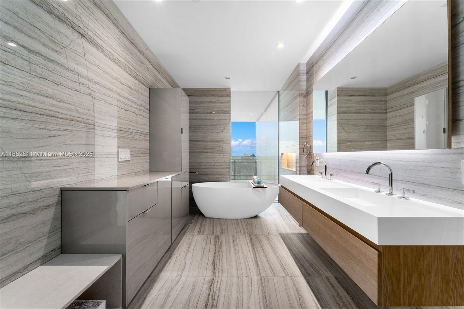 See details 606 2 / 3 1602 sq. ft. $ 2025-08-21 0 Photo