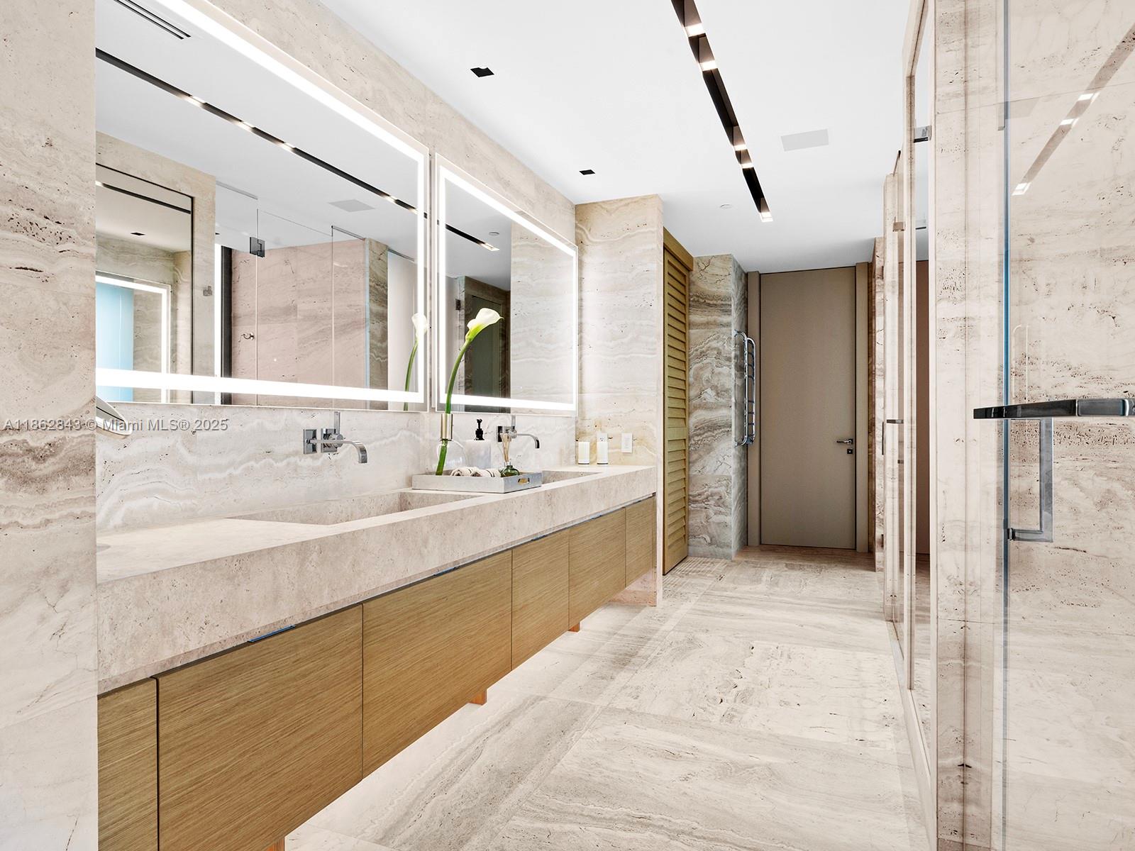 Ver detalles 9 4 / 6 4992 sq. ft. $ 2025-08-21 0 foto