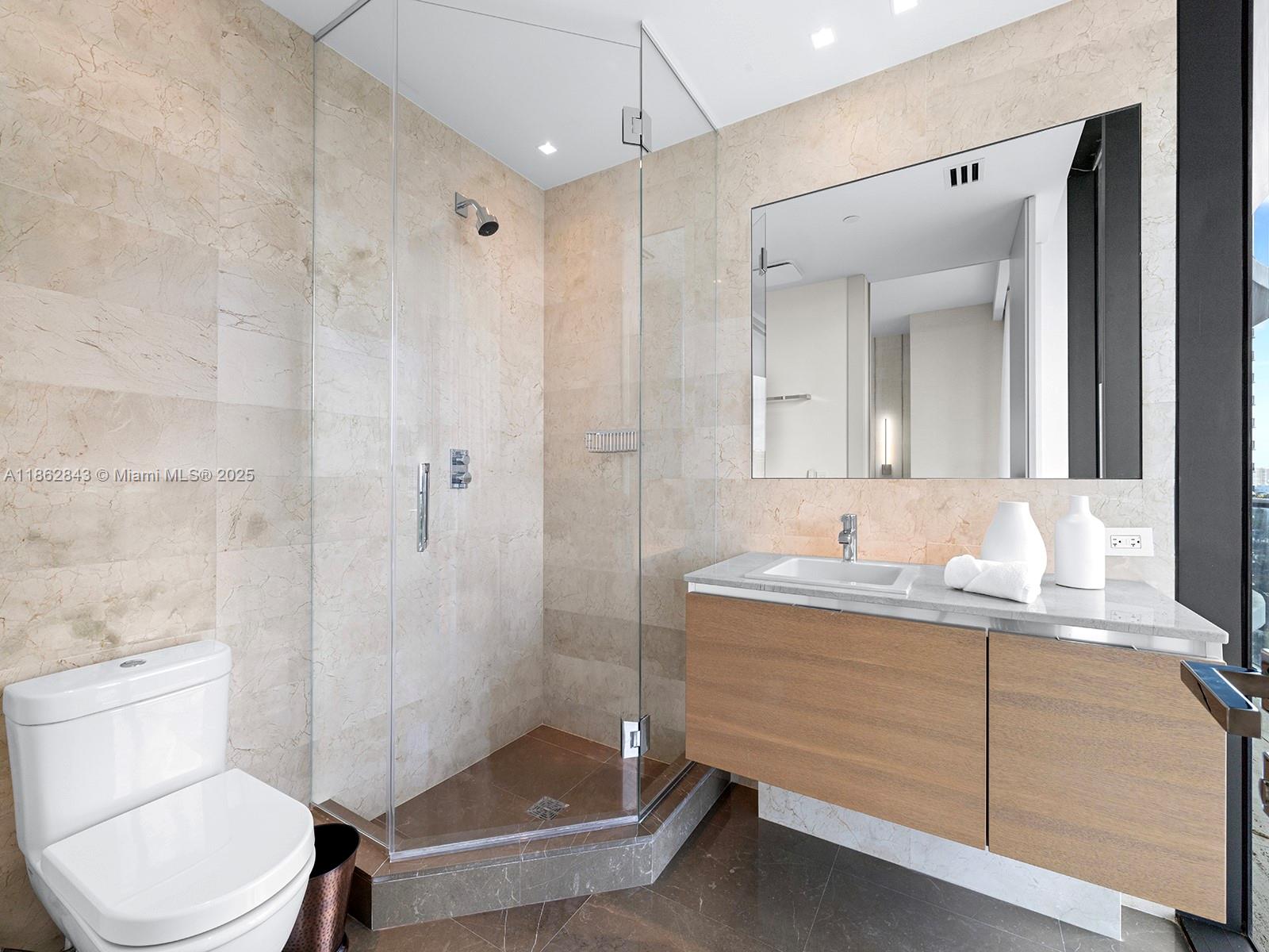 Ver detalles 9 4 / 6 4992 sq. ft. $ 2025-08-21 0 foto
