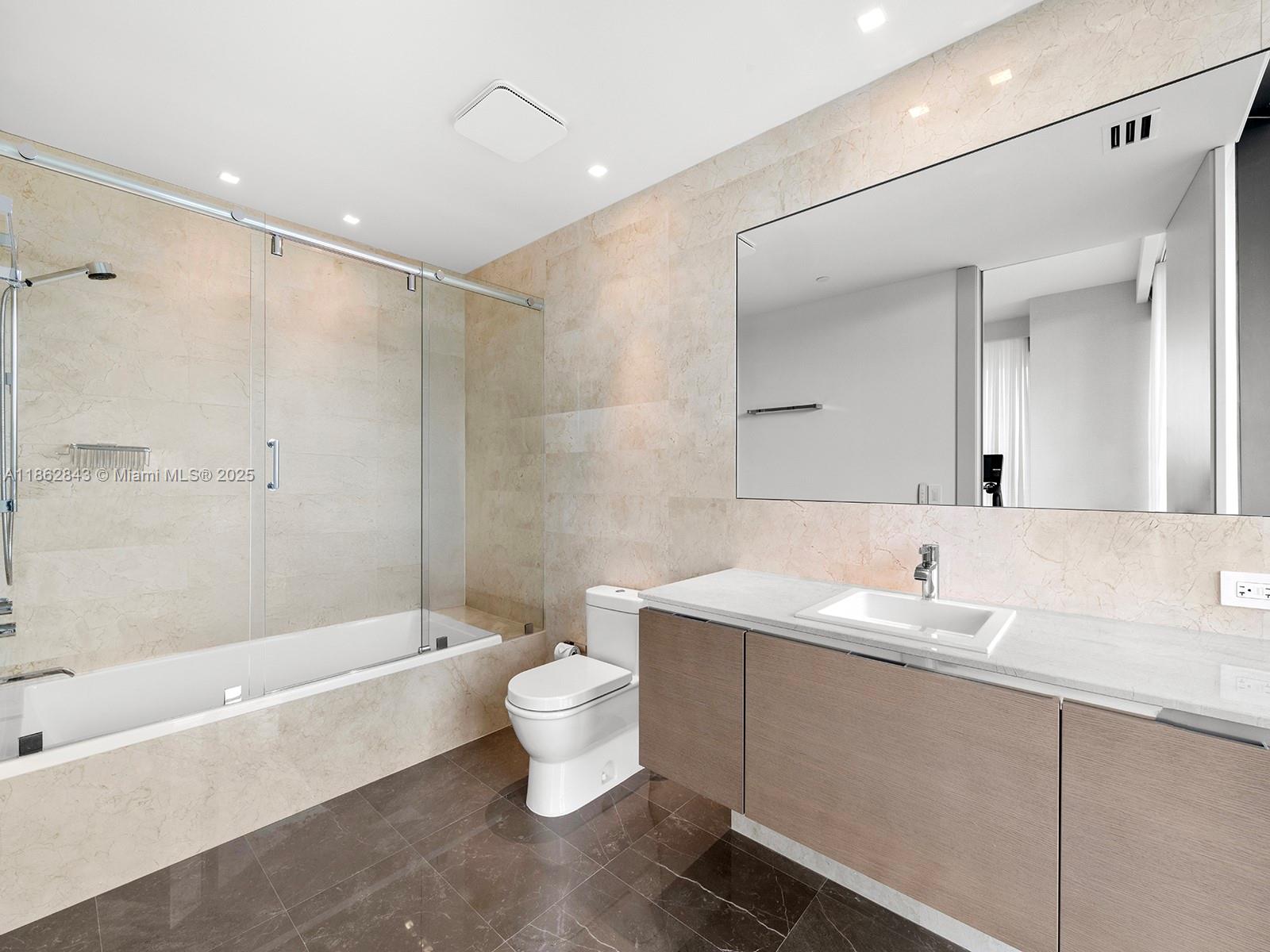 Ver detalles 9 4 / 6 4992 sq. ft. $ 2025-08-21 0 foto