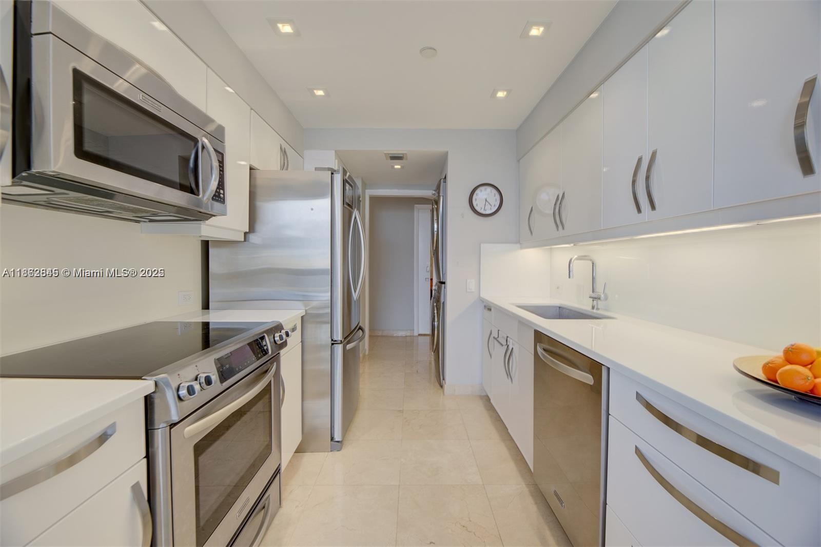 801 3 / 2 1690 sq. ft. $ 2025-08-21 0 Photo