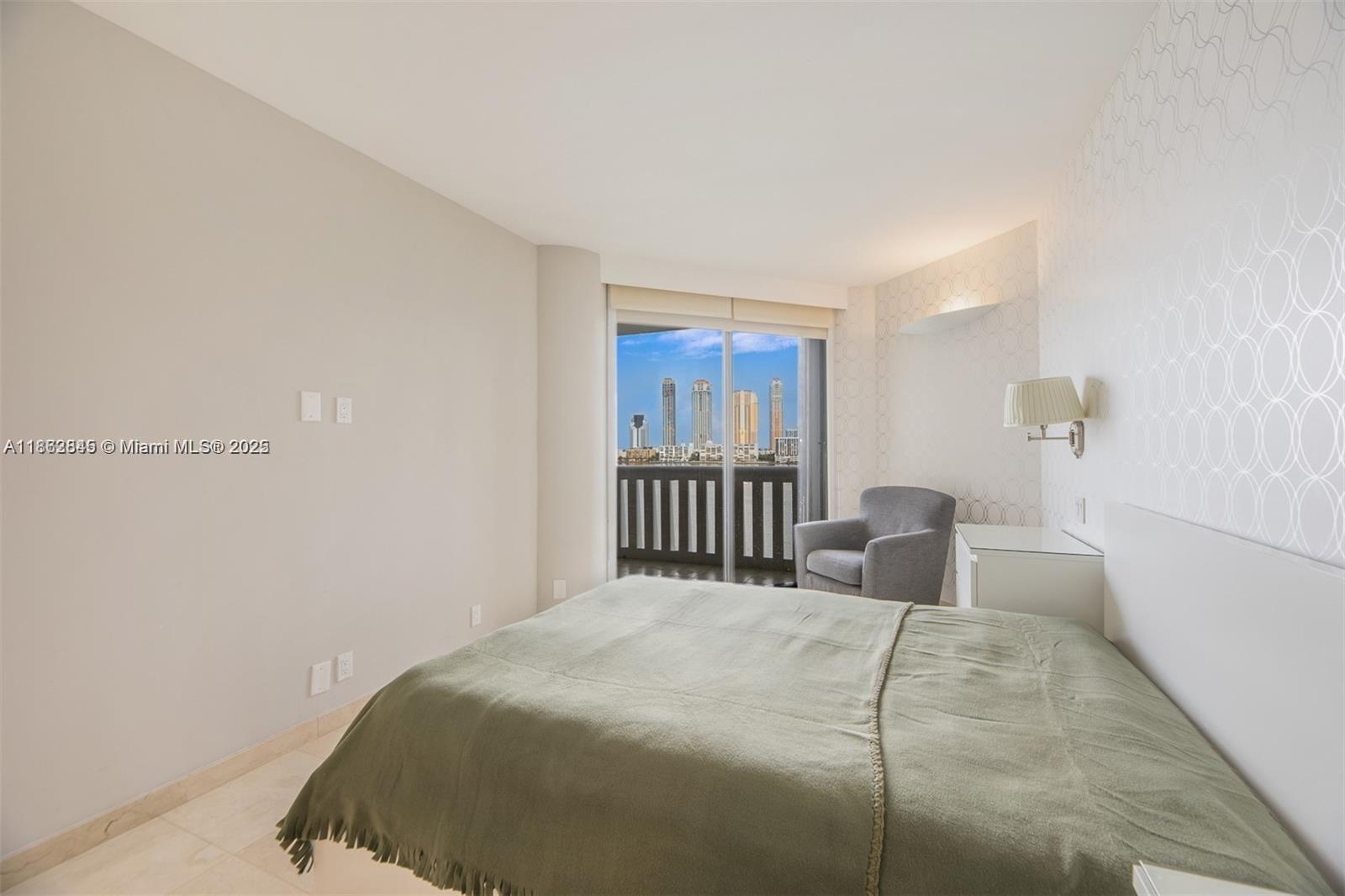 801 3 / 2 1690 sq. ft. $ 2025-08-21 0 Photo