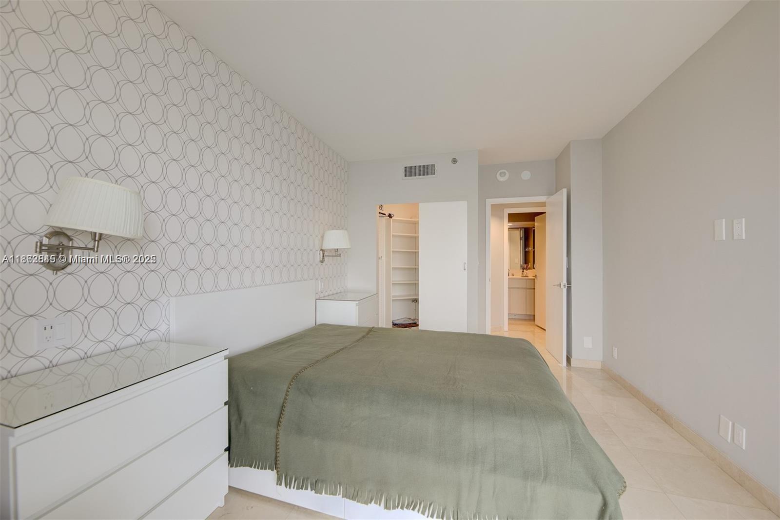 801 3 / 2 1690 sq. ft. $ 2025-08-21 0 Photo