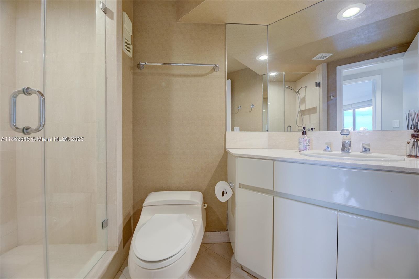 801 3 / 2 1690 sq. ft. $ 2025-08-21 0 Photo