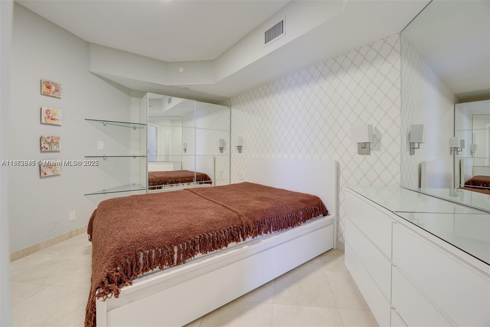 801 3 / 2 1690 sq. ft. $ 2025-08-21 0 Photo