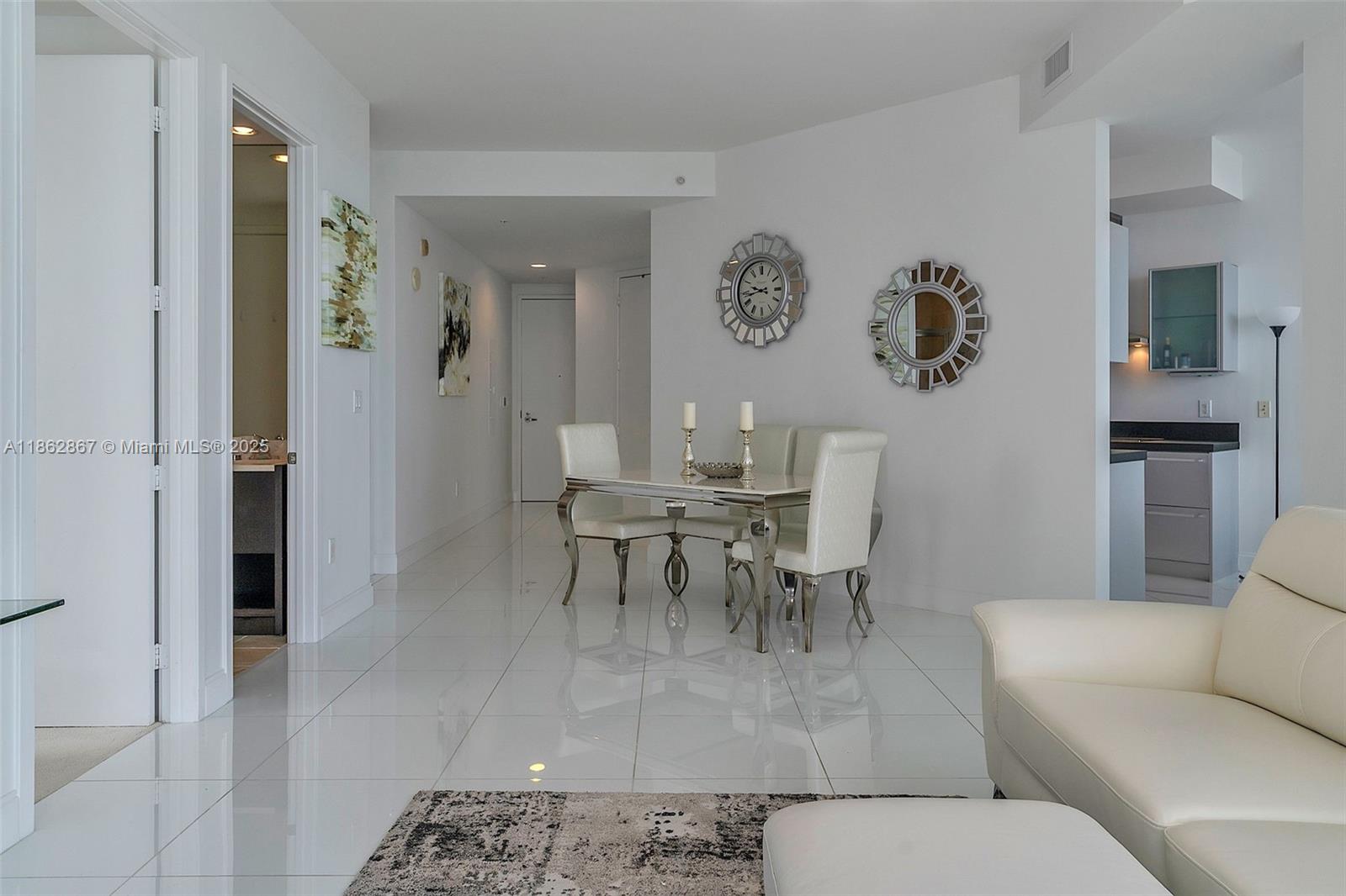 See details 4109A 2 / 2 1324 sq. ft. $ 2025-08-21 0 Photo