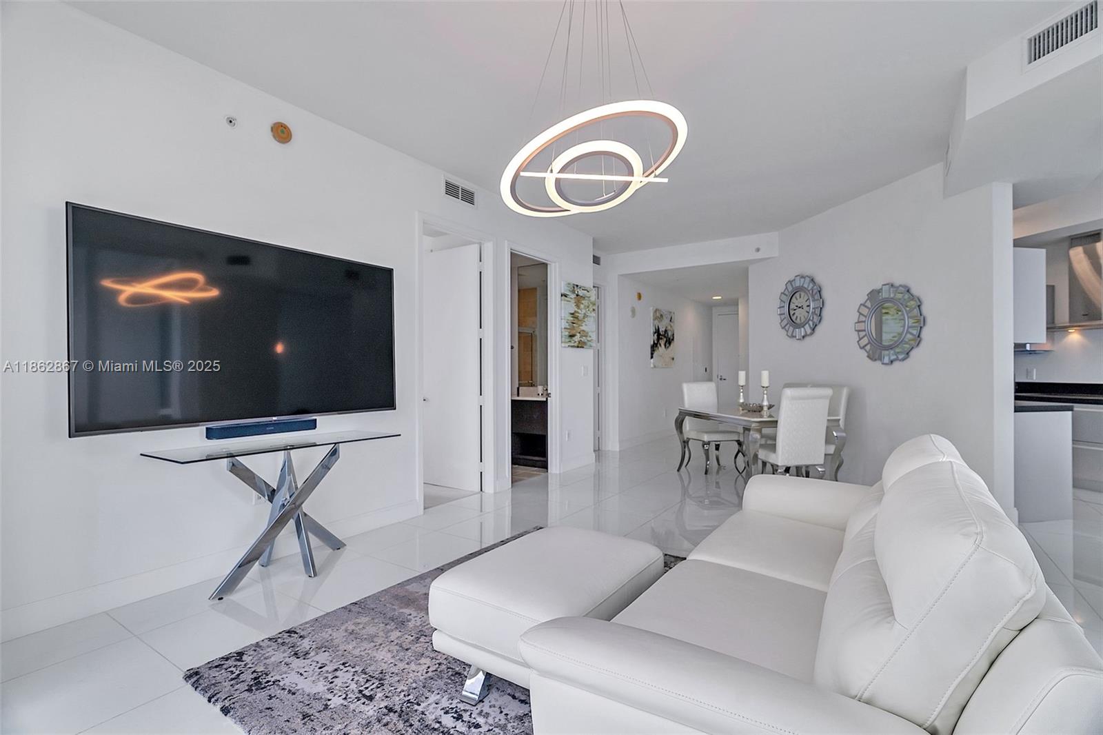 See details 4109A 2 / 2 1324 sq. ft. $ 2025-08-21 0 Photo