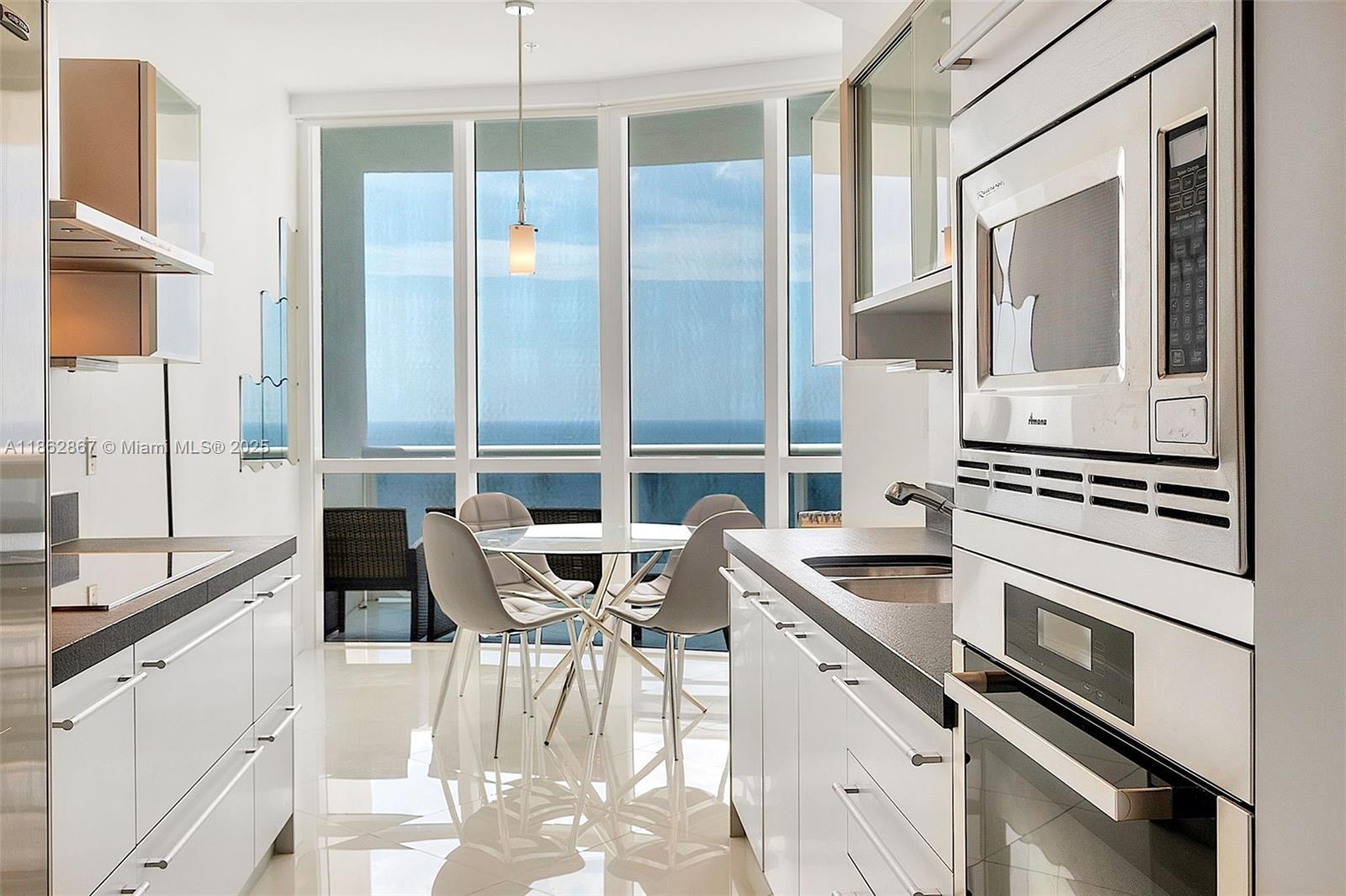 See details 4109A 2 / 2 1324 sq. ft. $ 2025-08-21 0 Photo