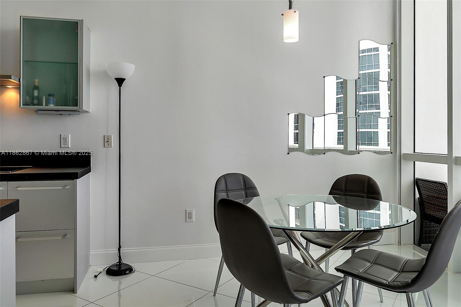 See details 4109A 2 / 2 1324 sq. ft. $ 2025-08-21 0 Photo