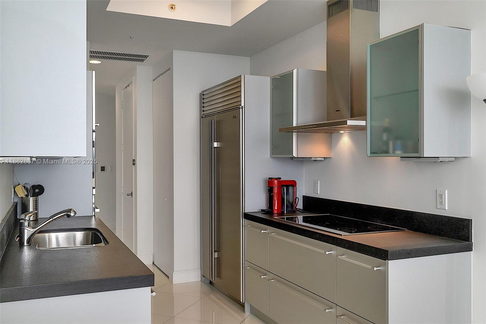 See details 4109A 2 / 2 1324 sq. ft. $ 2025-08-21 0 Photo