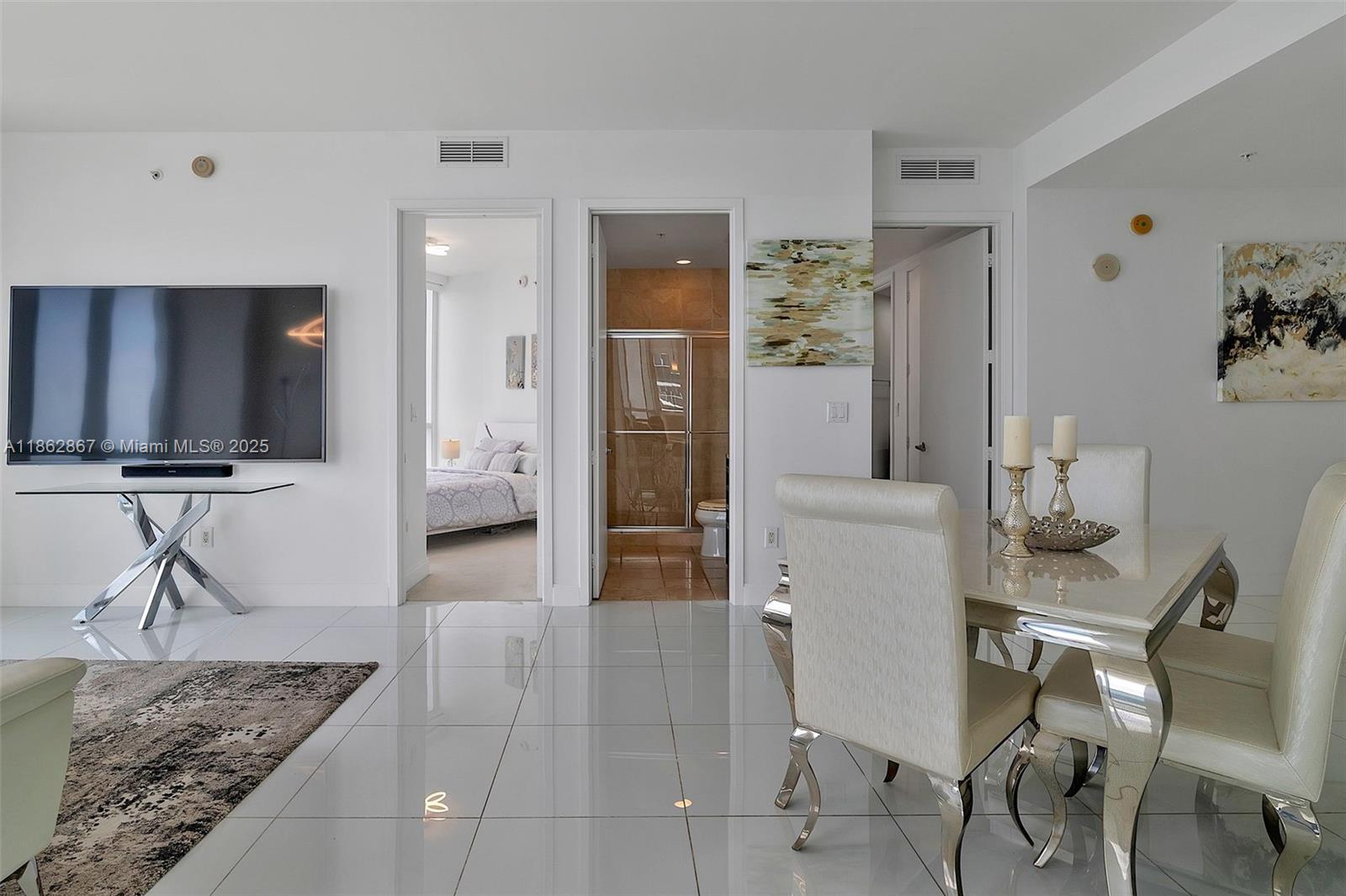 See details 4109A 2 / 2 1324 sq. ft. $ 2025-08-21 0 Photo