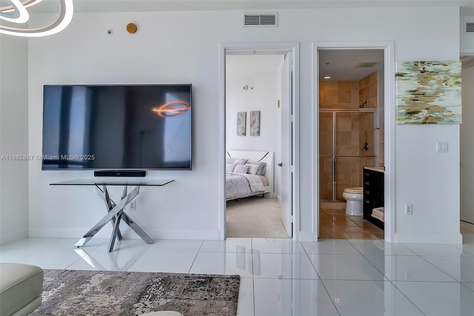 See details 4109A 2 / 2 1324 sq. ft. $ 2025-08-21 0 Photo