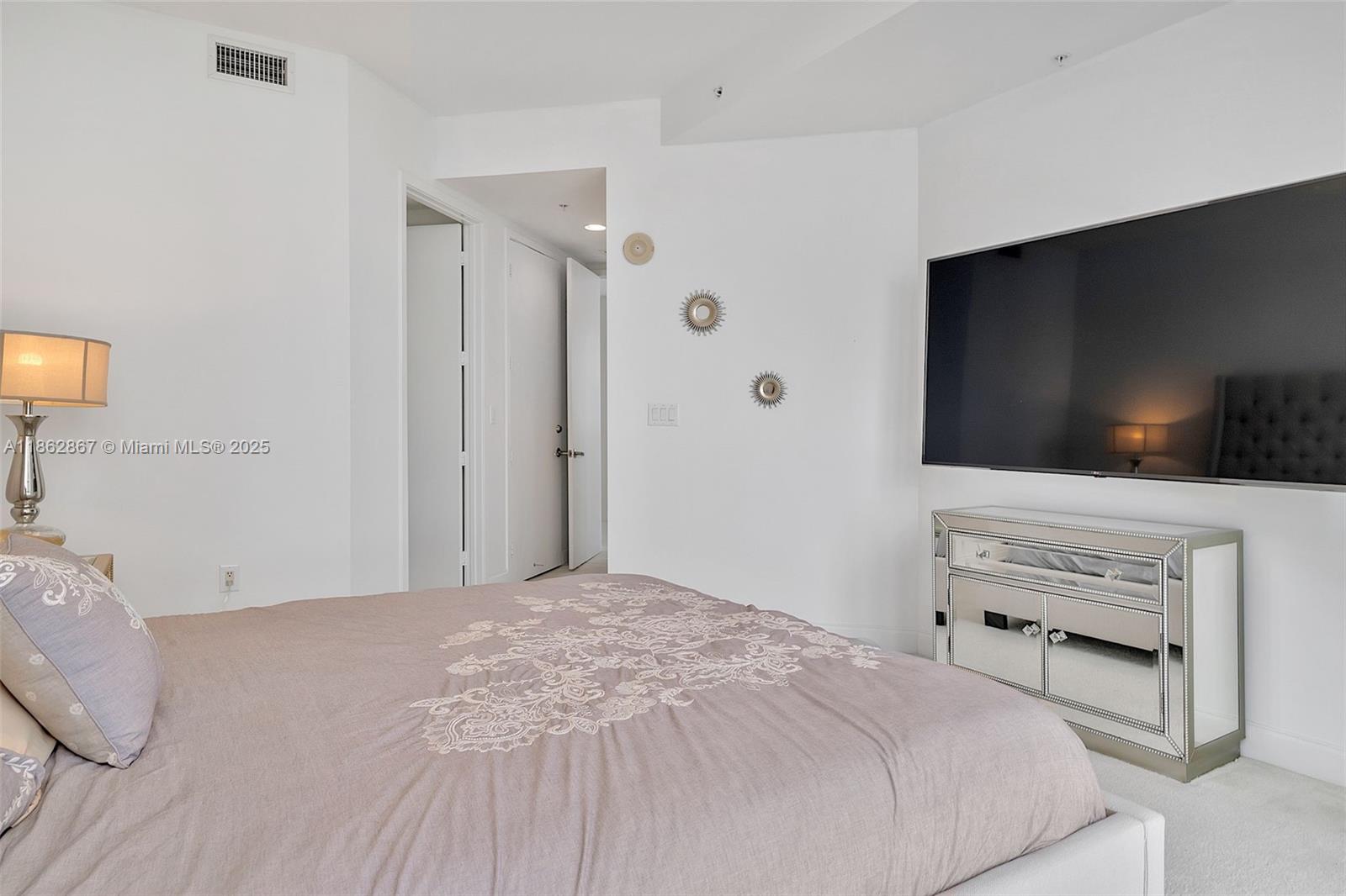 See details 4109A 2 / 2 1324 sq. ft. $ 2025-08-21 0 Photo