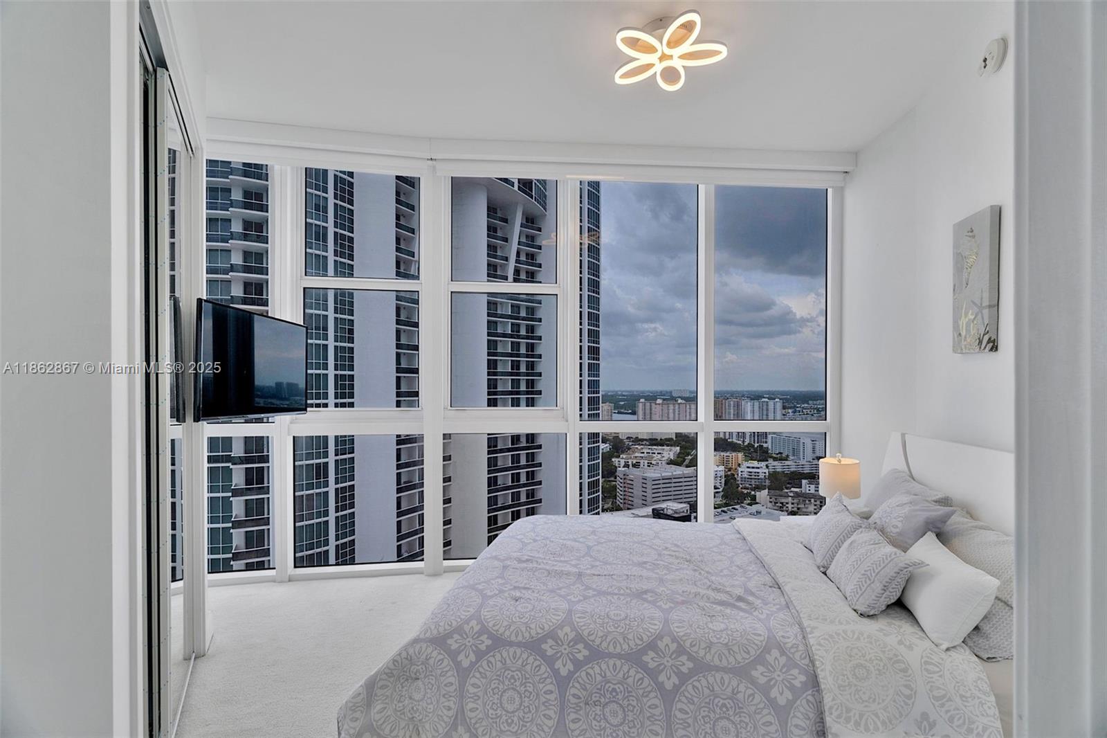 See details 4109A 2 / 2 1324 sq. ft. $ 2025-08-21 0 Photo