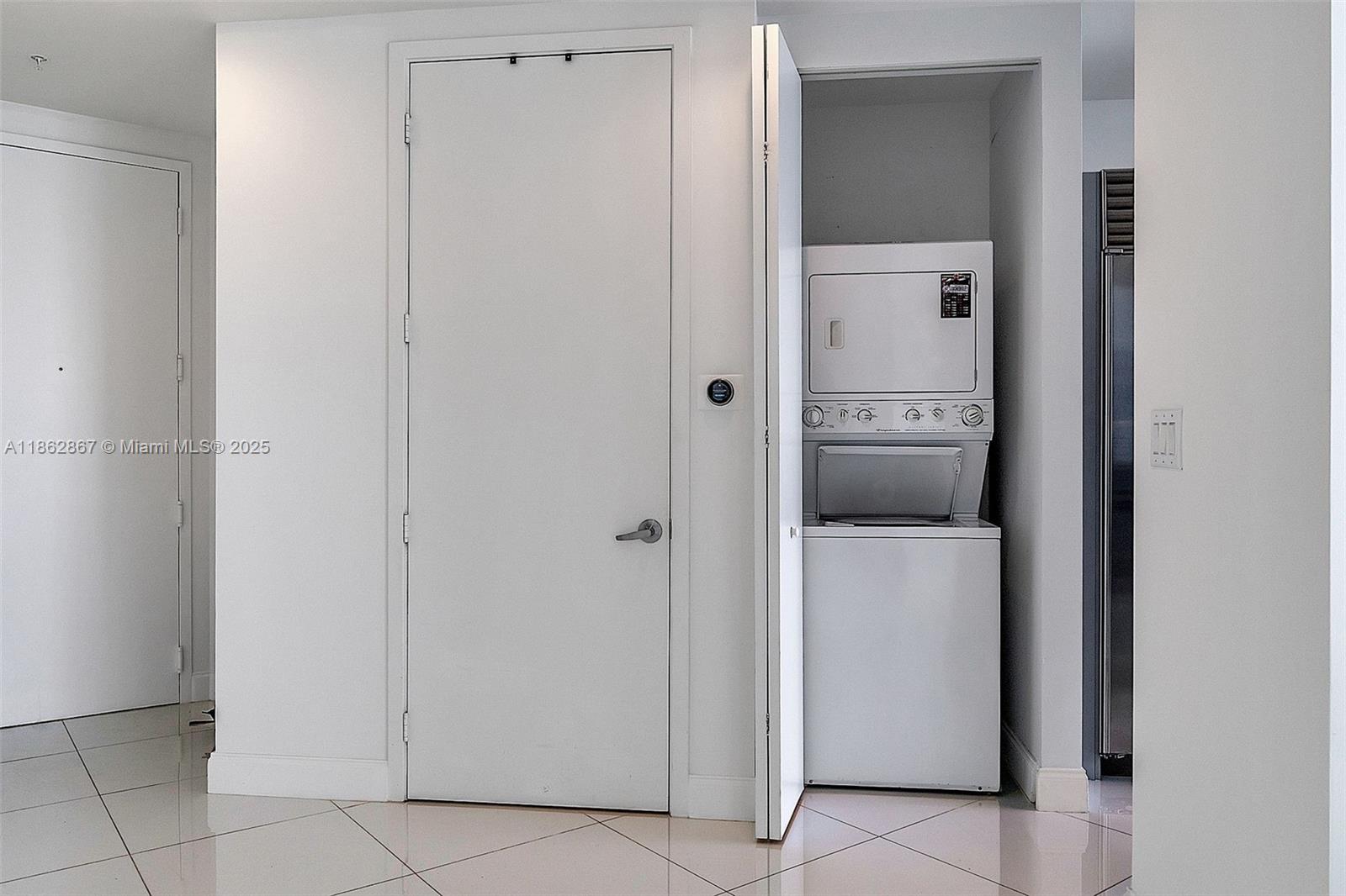 See details 4109A 2 / 2 1324 sq. ft. $ 2025-08-21 0 Photo