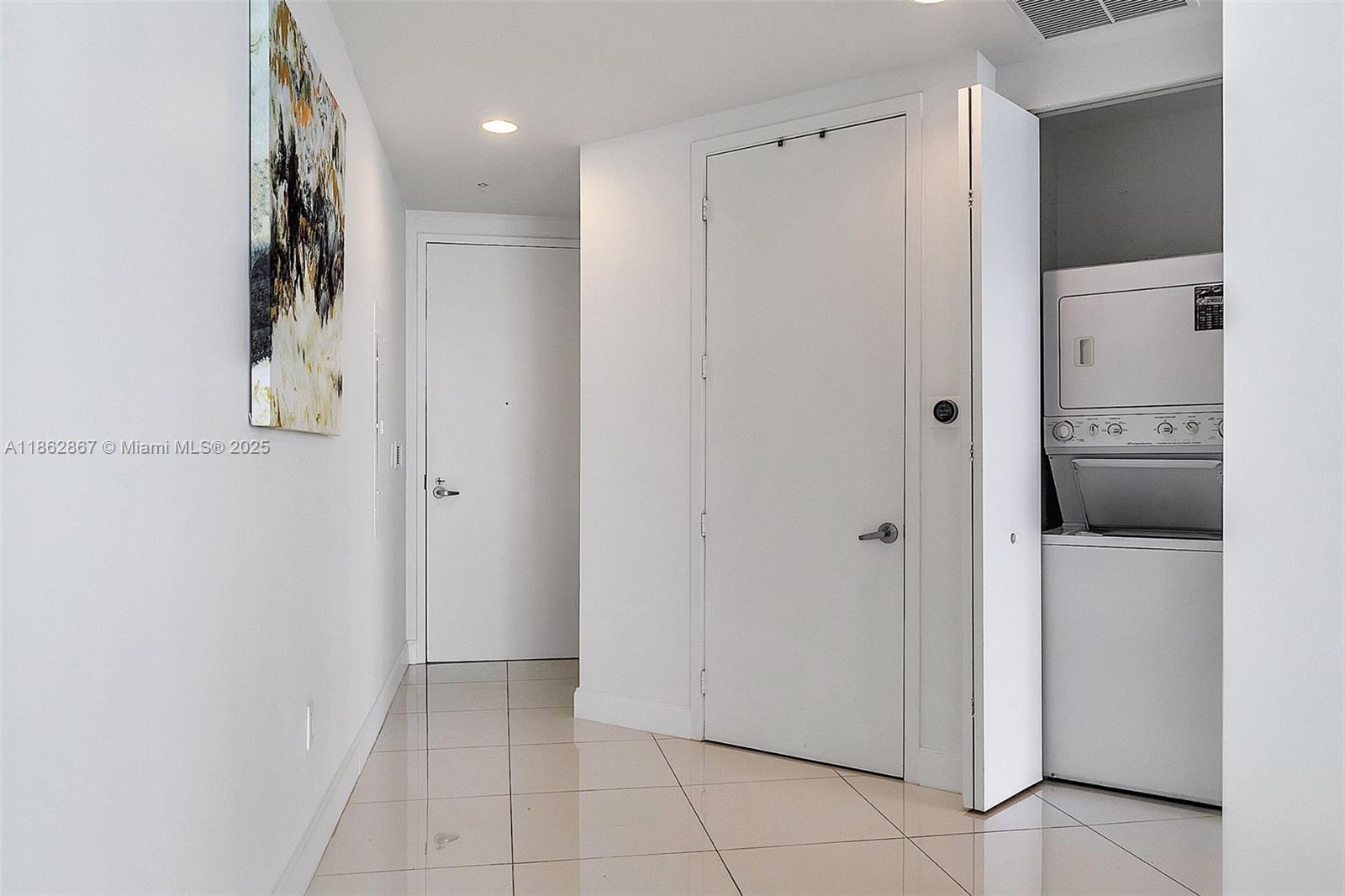 See details 4109A 2 / 2 1324 sq. ft. $ 2025-08-21 0 Photo