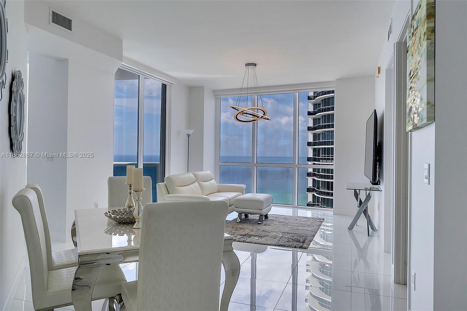 See details 4109A 2 / 2 1324 sq. ft. $ 2025-08-21 0 Photo