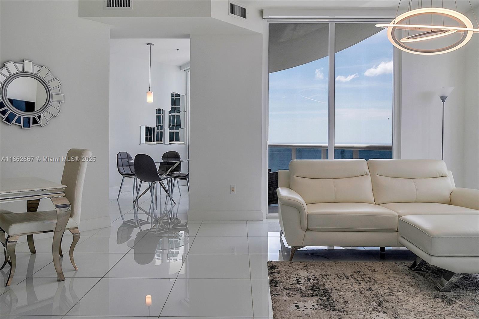 See details 4109A 2 / 2 1324 sq. ft. $ 2025-08-21 0 Photo