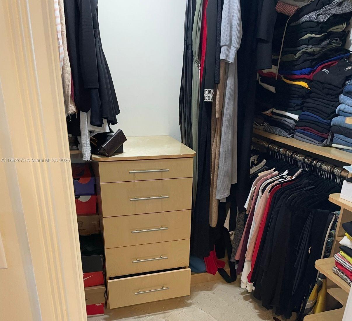 See details 1909 2 / 1 1086 sq. ft. $ 2025-08-21 0 Photo
