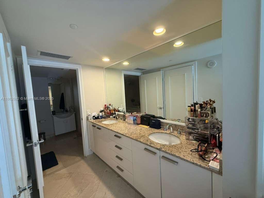 See details 1909 2 / 1 1086 sq. ft. $ 2025-08-21 0 Photo