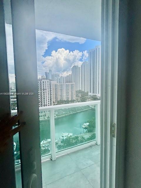 Ver detalles 1929 2 / 2 1331 sq. ft. $ 2025-08-21 0 foto