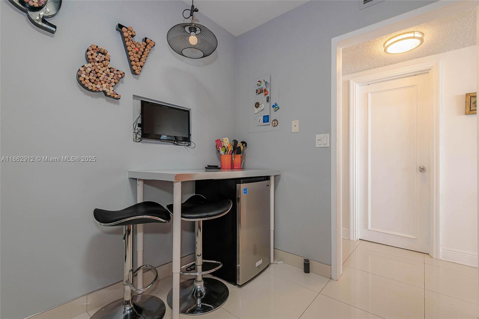 Photo of 3725 Ocean Dr  #1221, Hollywood, Florida, 33019 - 