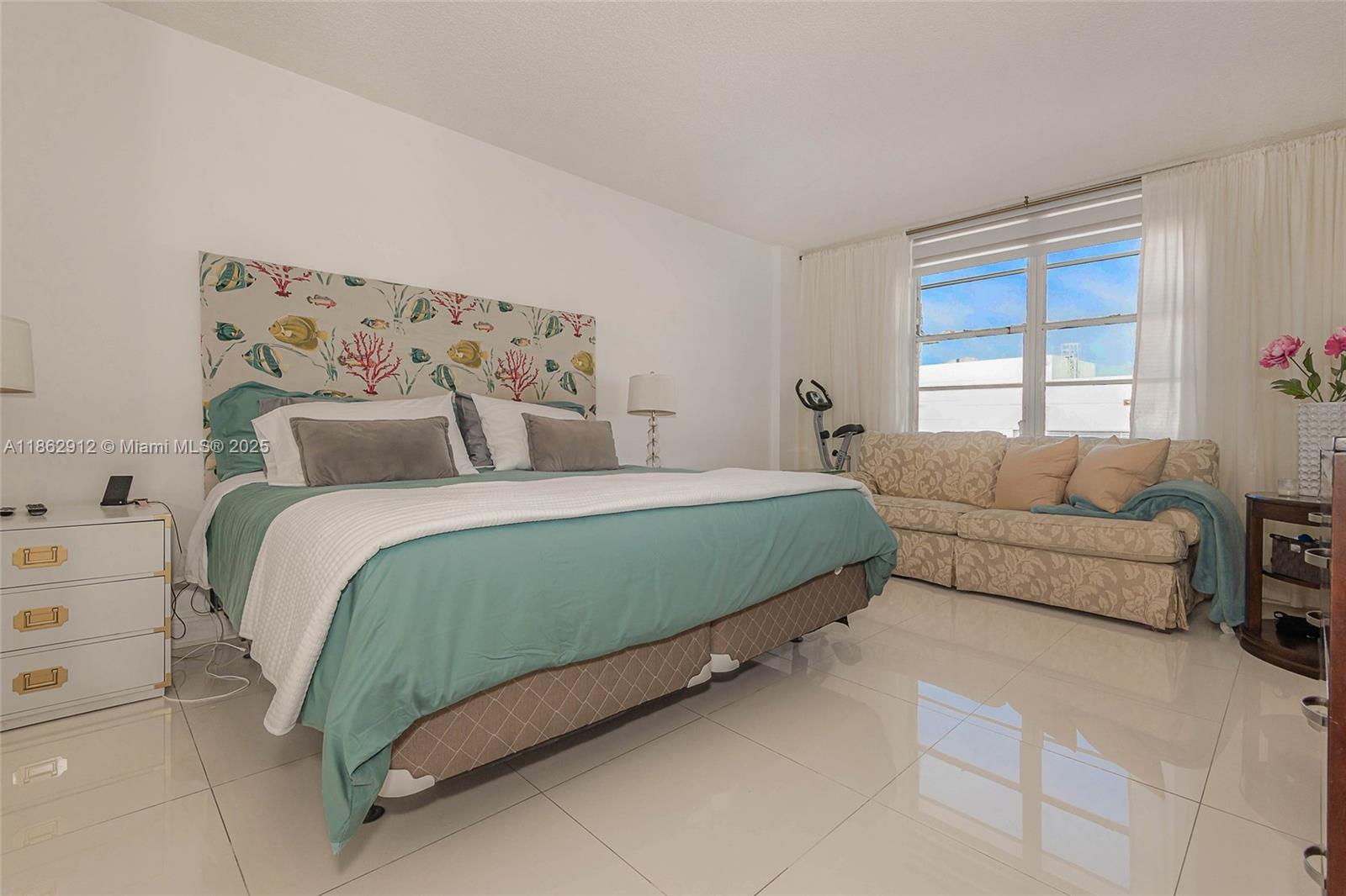Photo of 3725 Ocean Dr  #1221, Hollywood, Florida, 33019 - 