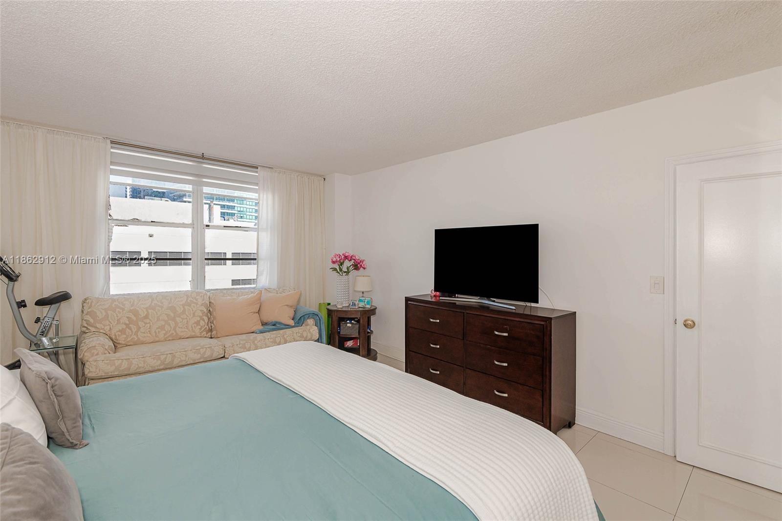 Photo of 3725 Ocean Dr  #1221, Hollywood, Florida, 33019 - 