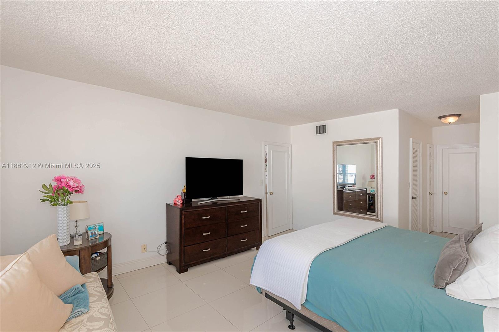 Photo of 3725 Ocean Dr  #1221, Hollywood, Florida, 33019 - 