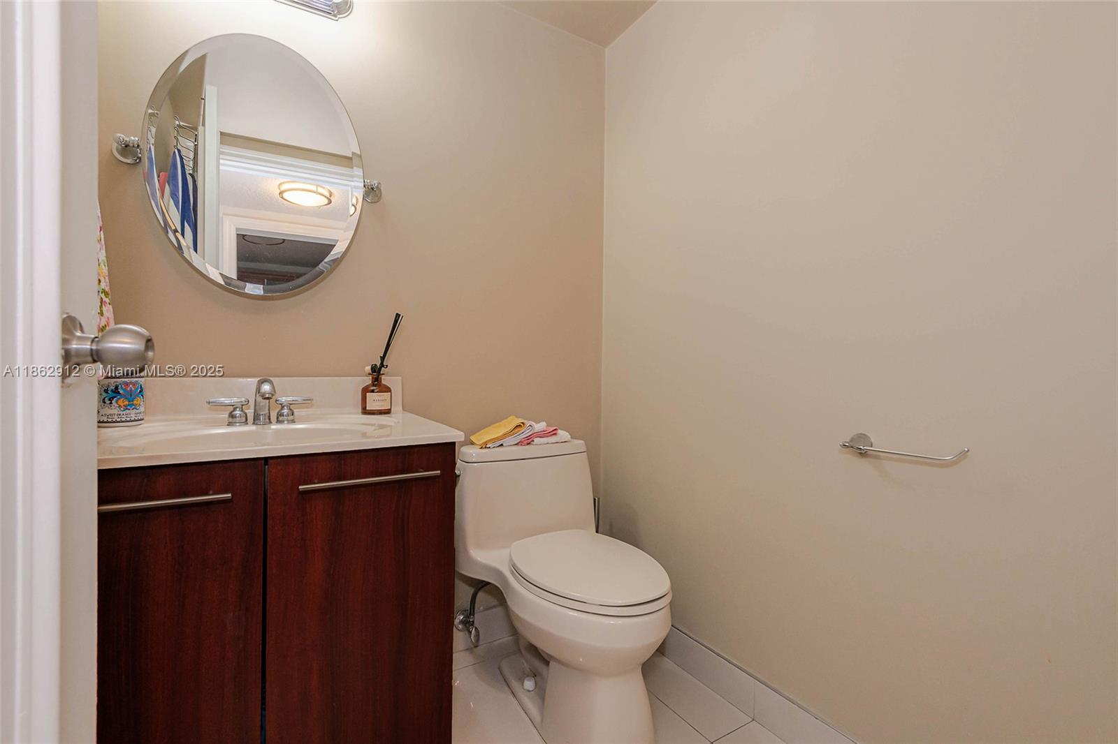 Photo of 3725 Ocean Dr  #1221, Hollywood, Florida, 33019 - 