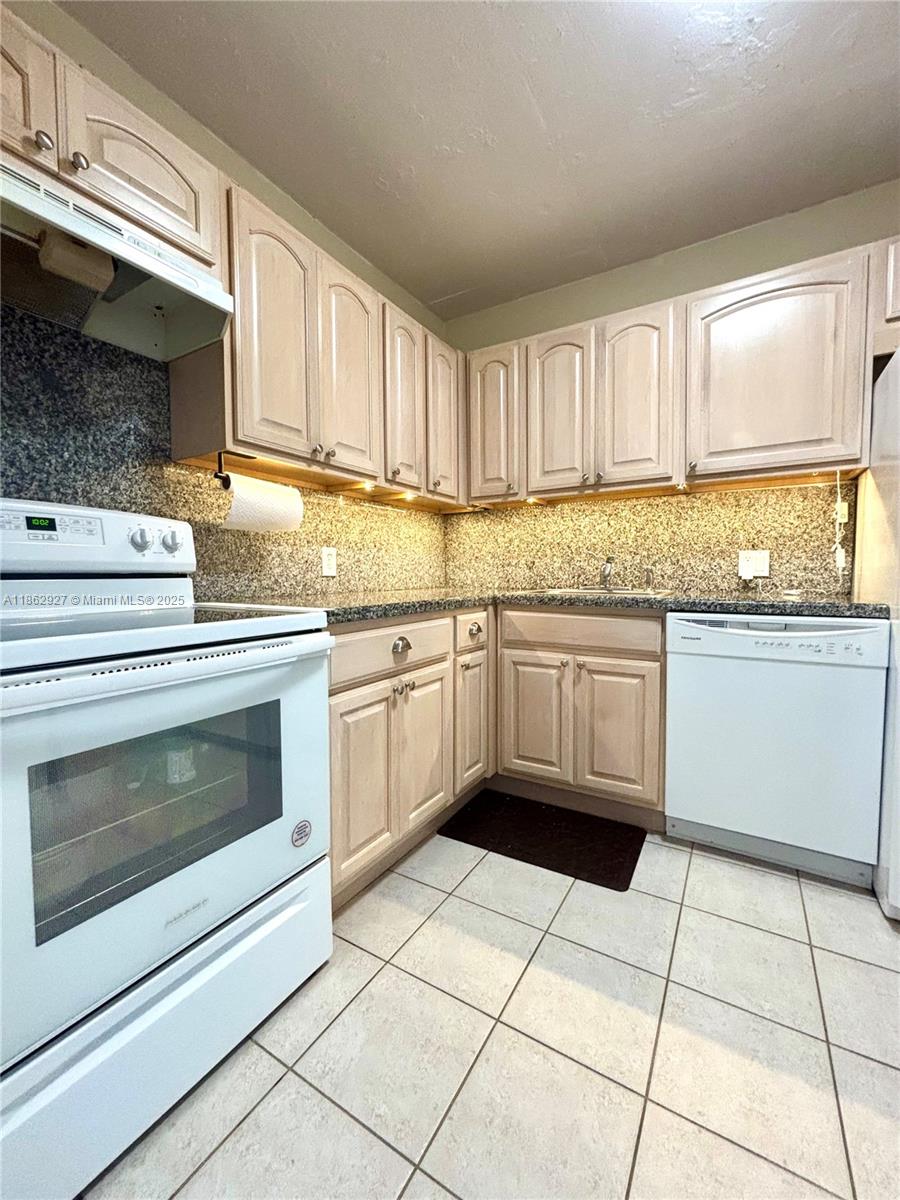 Photo of 20301 Country Club Dr #1025, Aventura, Florida, 33180 -