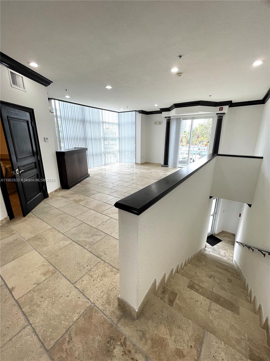 See details 201 / sq. ft. $ 2025-08-21 0 Photo