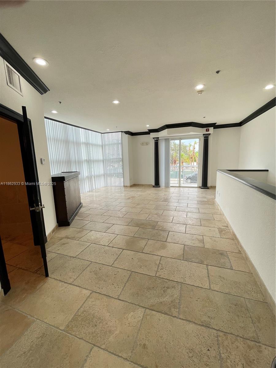 See details 201 / sq. ft. $ 2025-08-21 0 Photo
