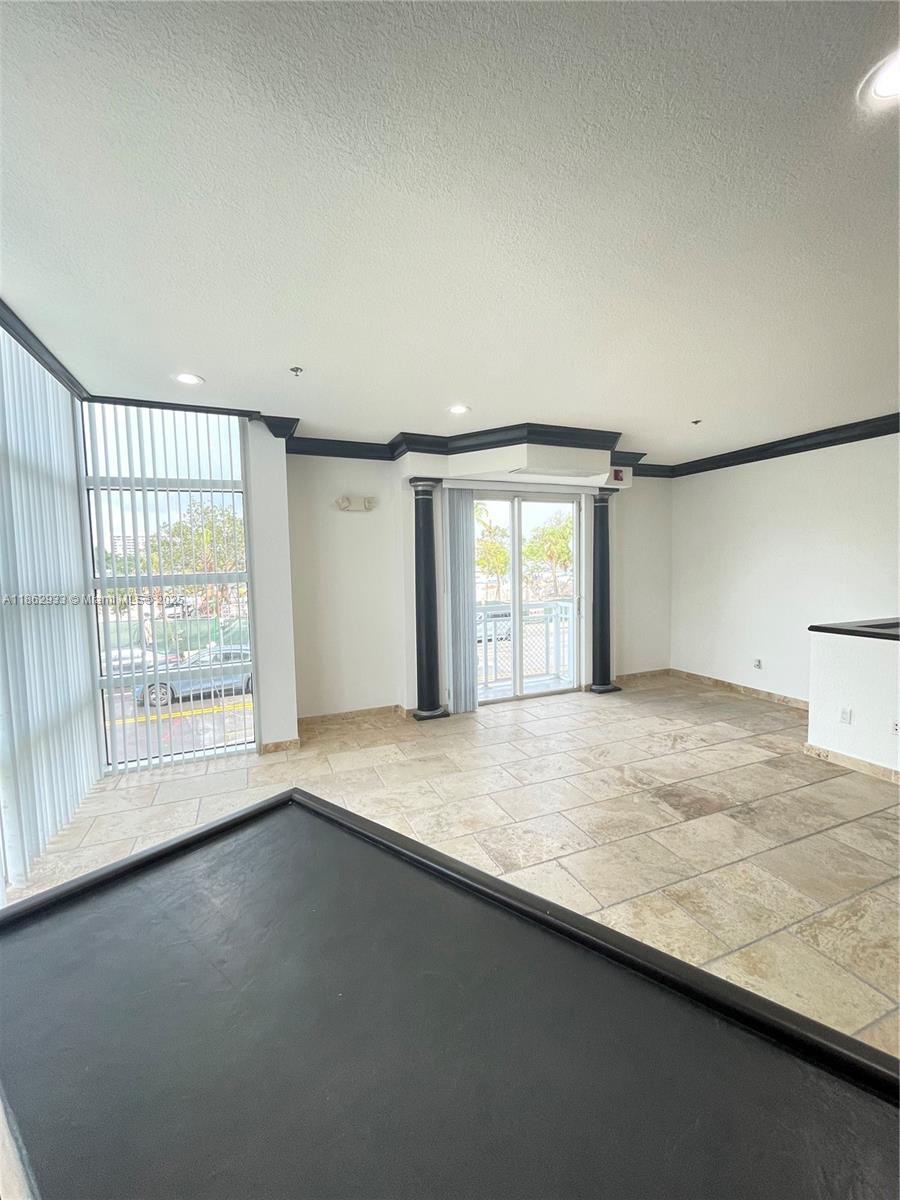 See details 201 / sq. ft. $ 2025-08-21 0 Photo