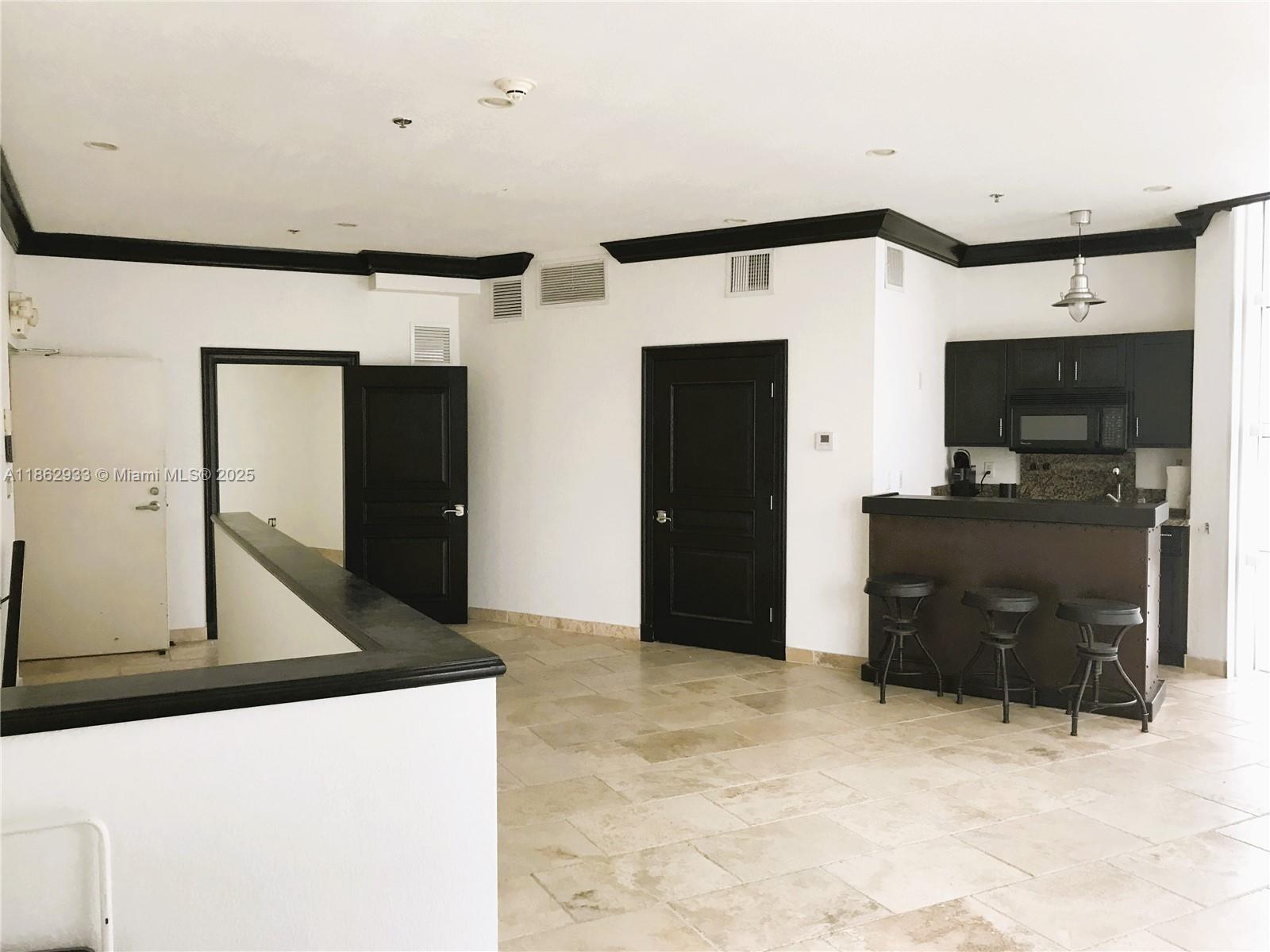 See details 201 / sq. ft. $ 2025-08-21 0 Photo