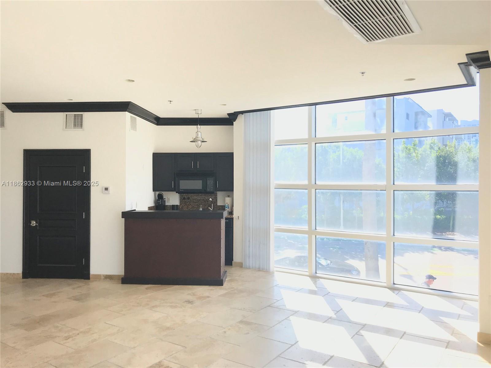 See details 201 / sq. ft. $ 2025-08-21 0 Photo