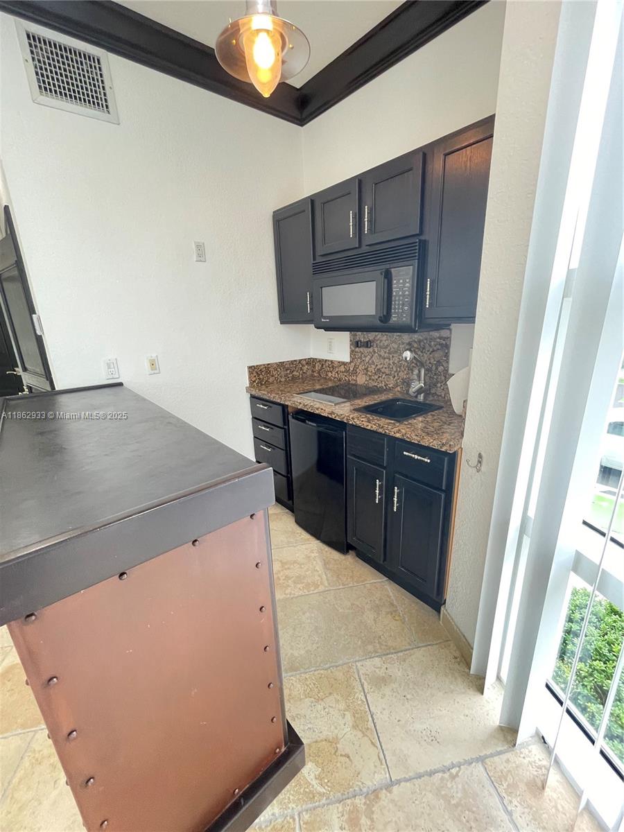 See details 201 / sq. ft. $ 2025-08-21 0 Photo